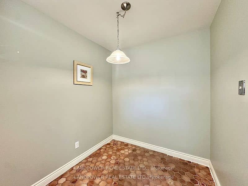 3181 Bayview Avenue #716, Toronto, ON M2K 2Y2