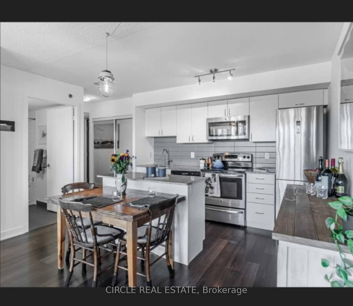 11 Superior Ave Avenue, Toronto, ON M8V 0A7