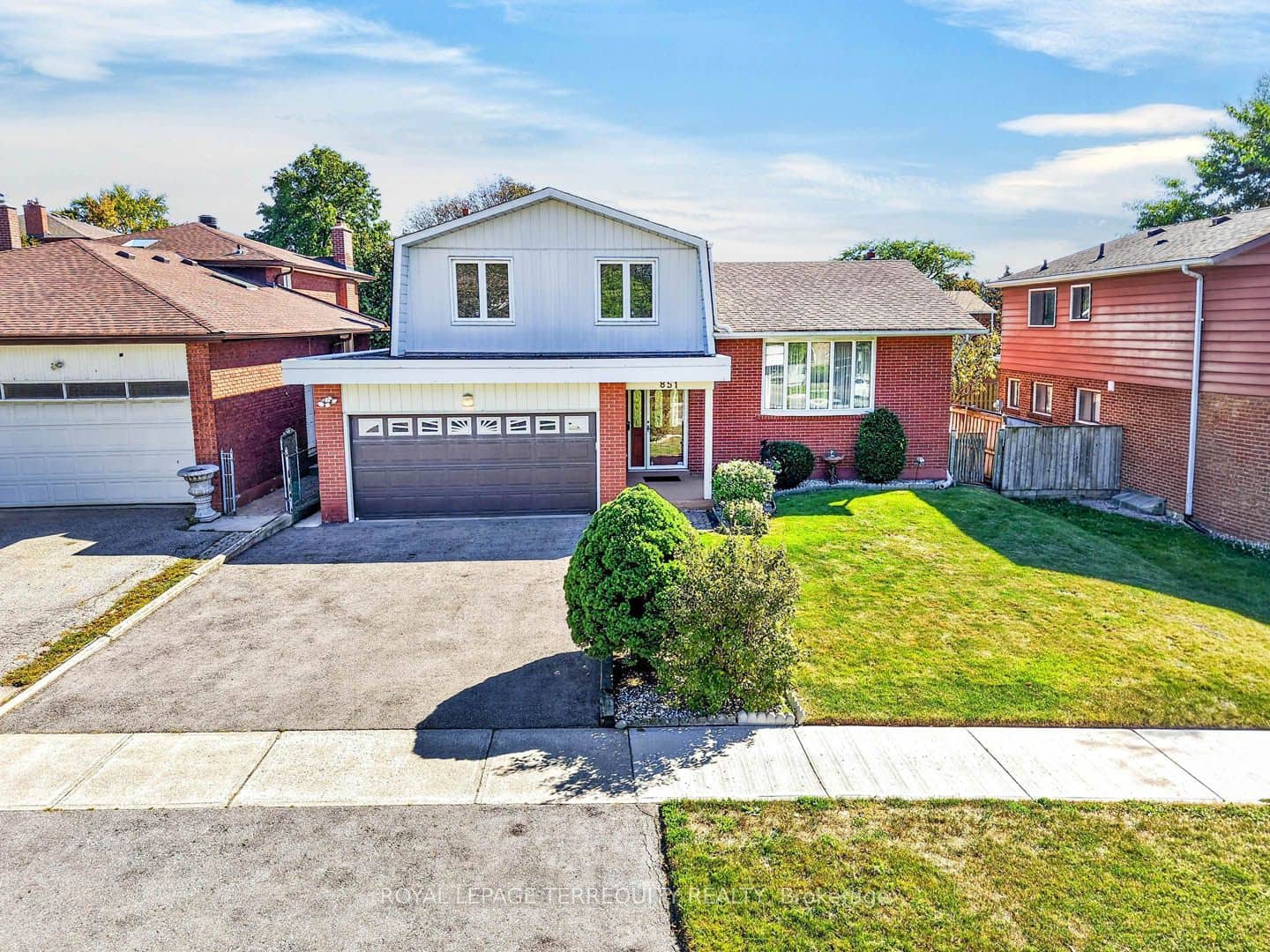 851 Huntingwood Drive, Toronto, ON M1T 3L7