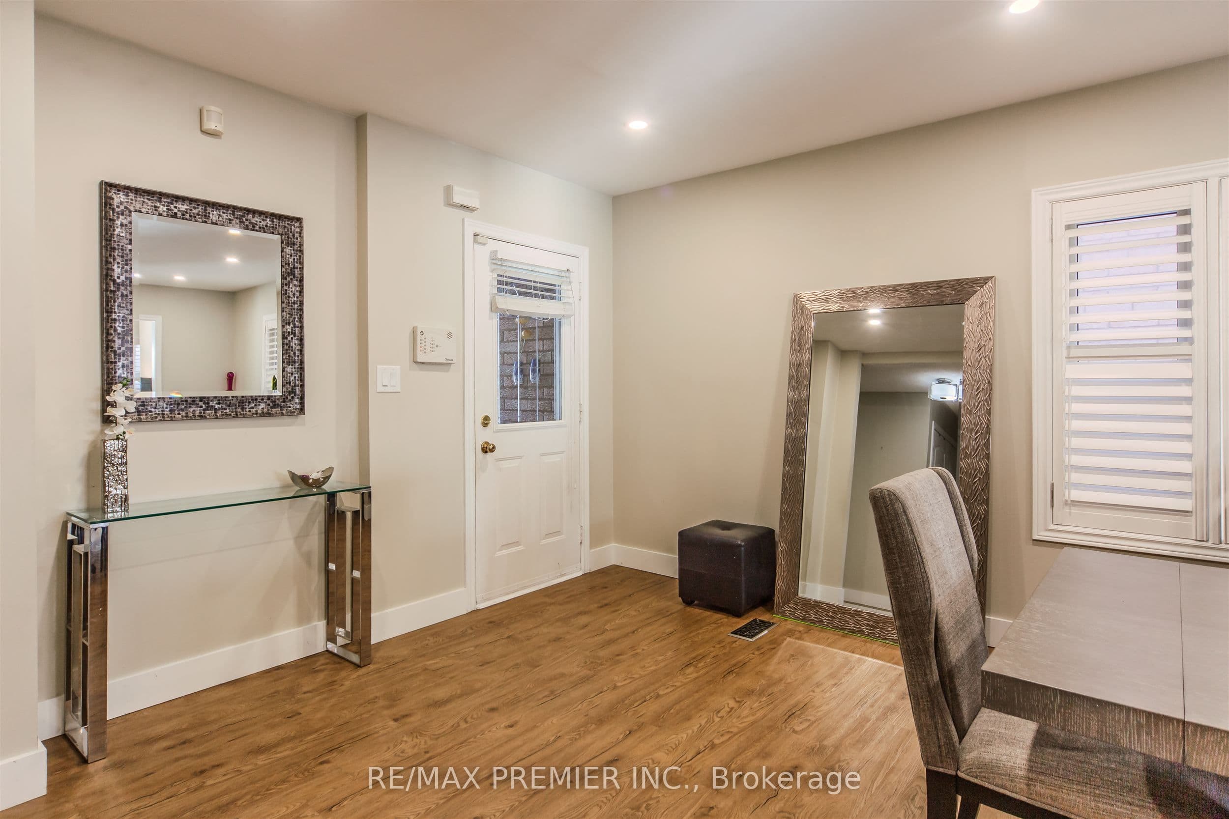 17 Villandry Crescent, Vaughan, ON L6A 2R2