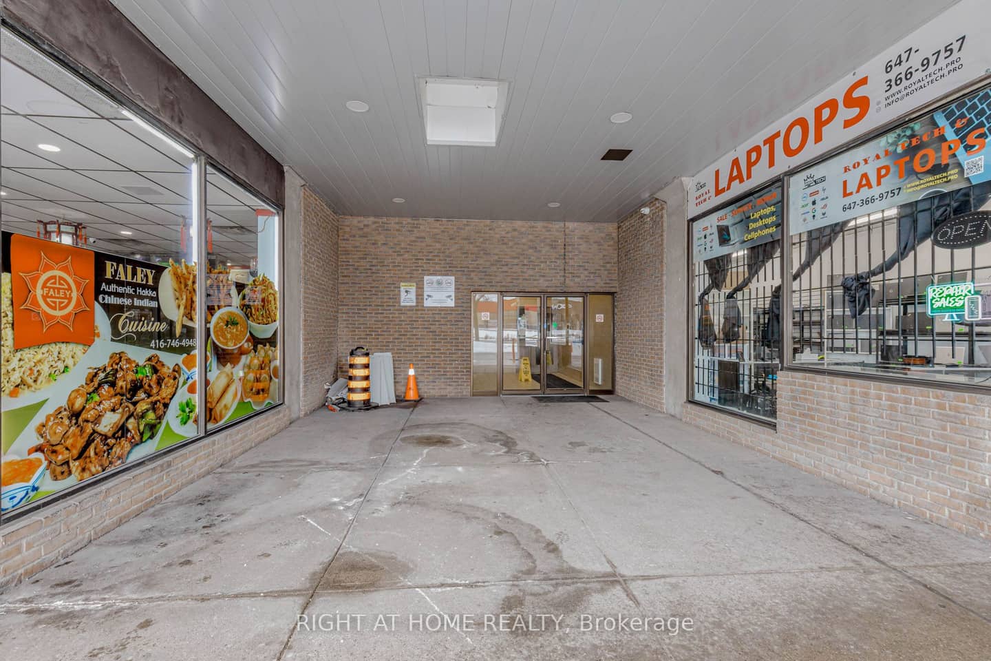 40 Rexdale Boulevard 3, Toronto, ON M9W 5Z3