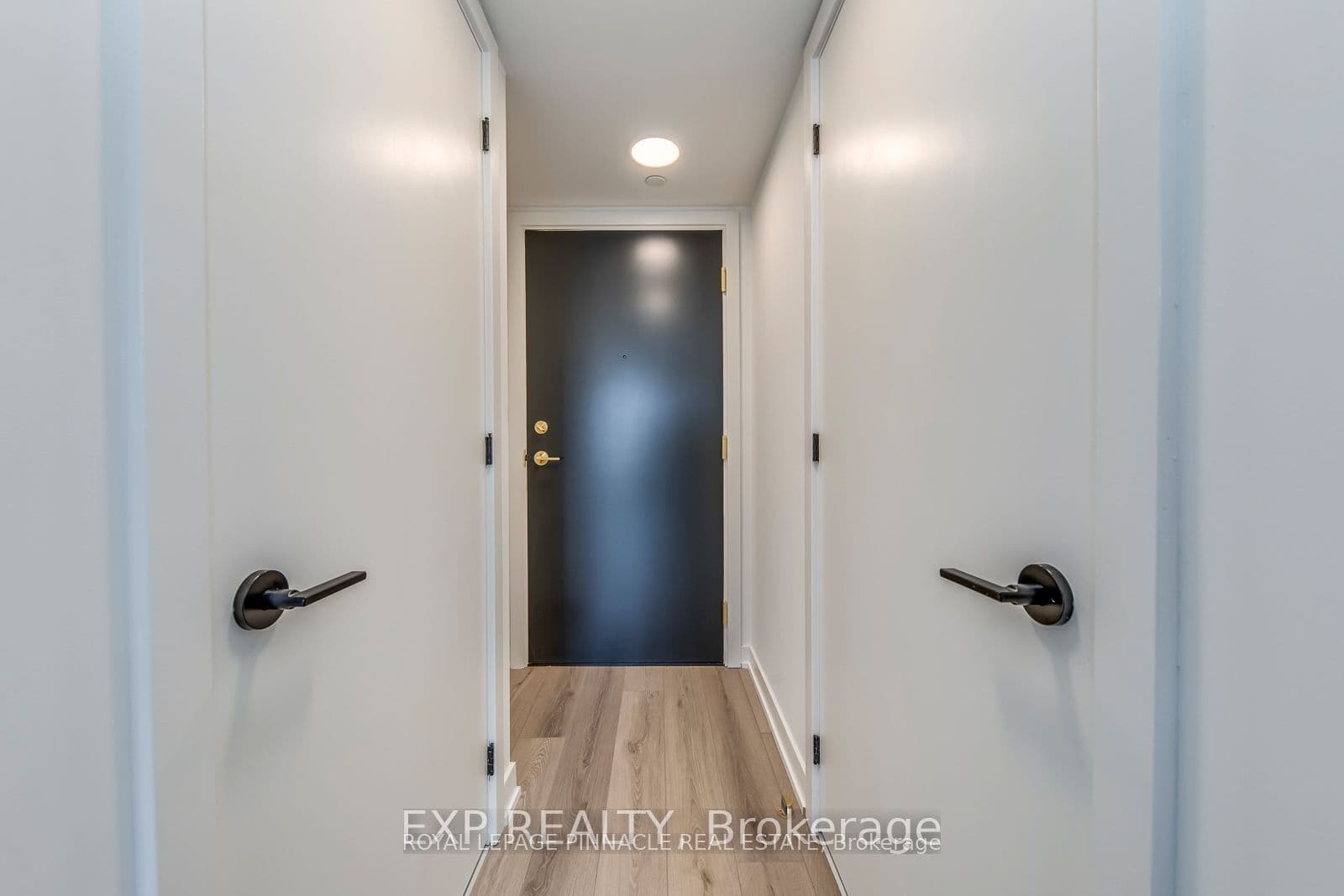 5 Lakeview Avenue 415, Toronto, ON M6J 0H3