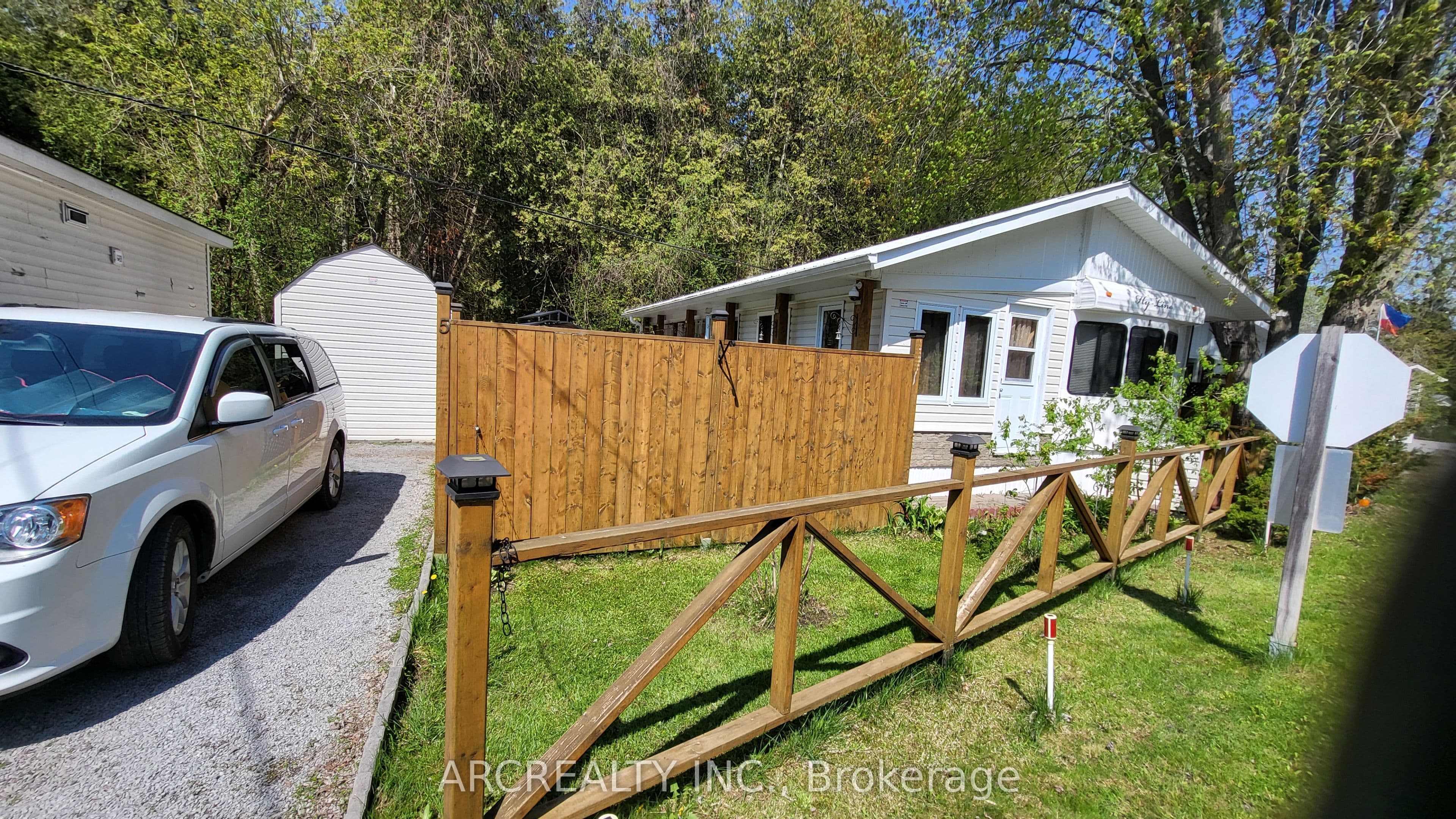 5 Horseshoe Circuit, Georgina, ON L0E 1N0