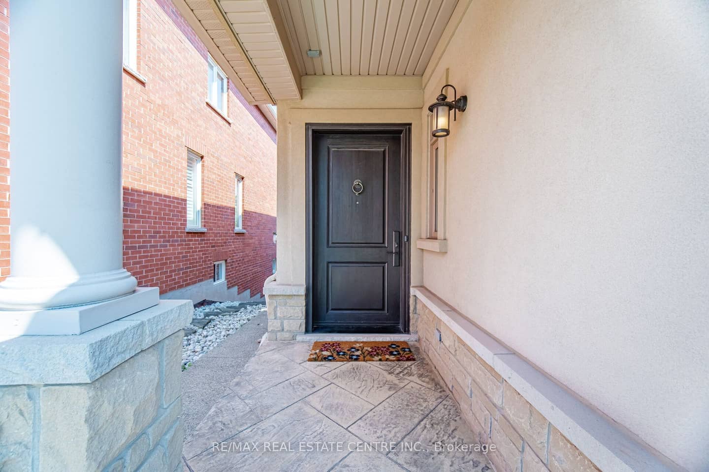 2425 QUETICO Crescent, Oakville, ON L6M 0R4