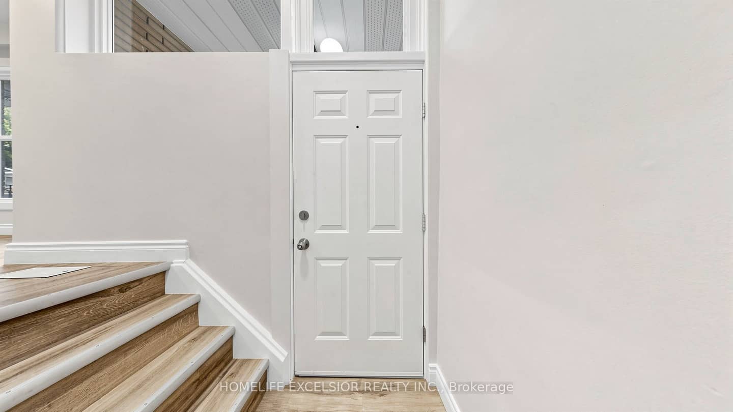 86 Newbury Drive, Newmarket, ON L3Y 4R3