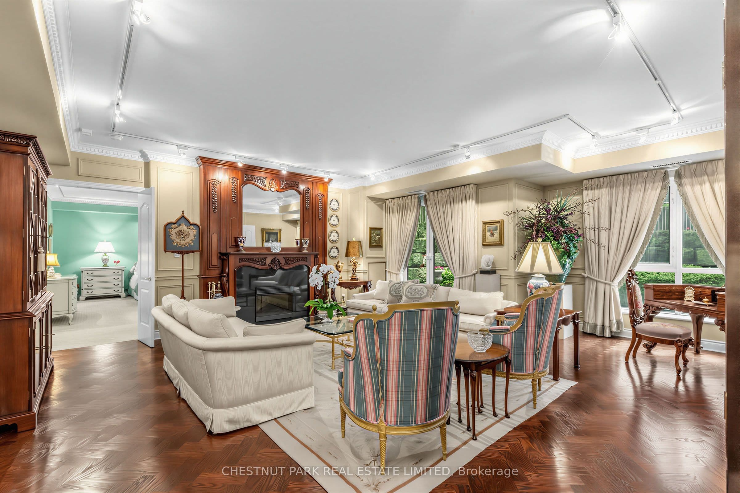 11 William Carson Crescent 102, Toronto, ON M2P 2G1