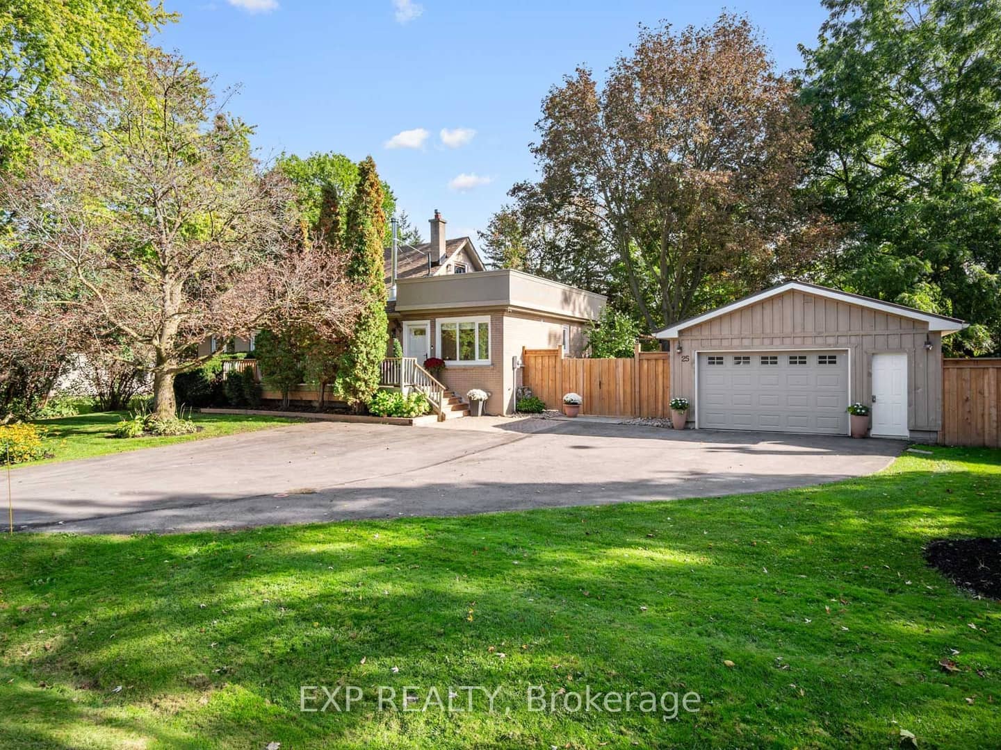 25 Morton Avenue, East Gwillimbury, ON L0G 1V0