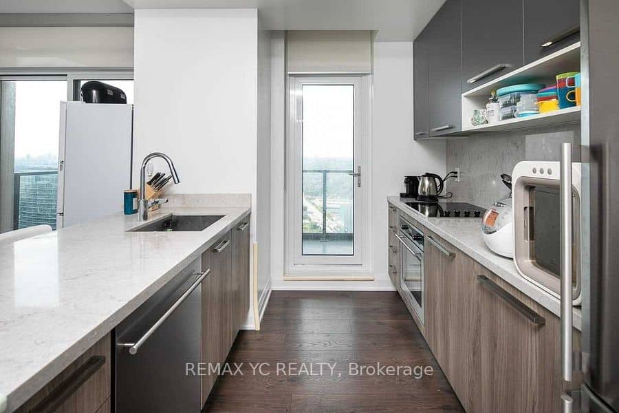 36 Park Lawn Road 3705, Toronto, ON M8Y 0E5