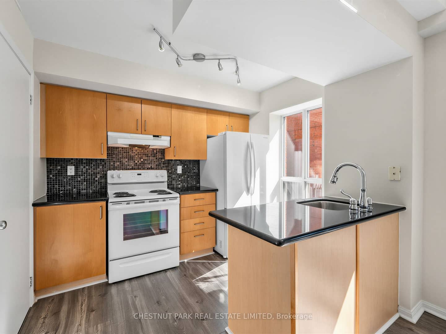 139 Merton Street 246, Toronto, ON M4S 3G7