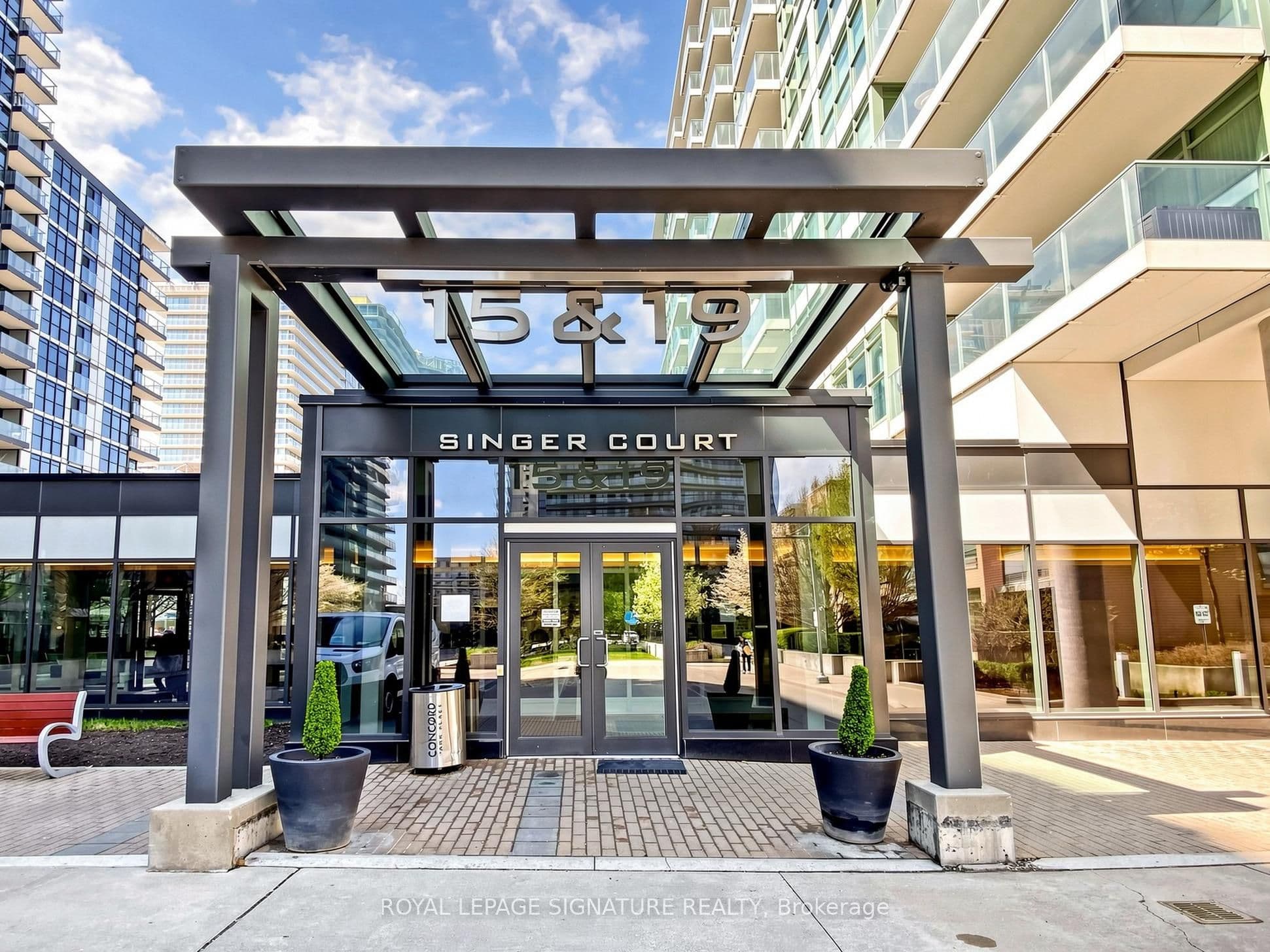 15 Singer Court 1211, Toronto, ON M2K 0B1