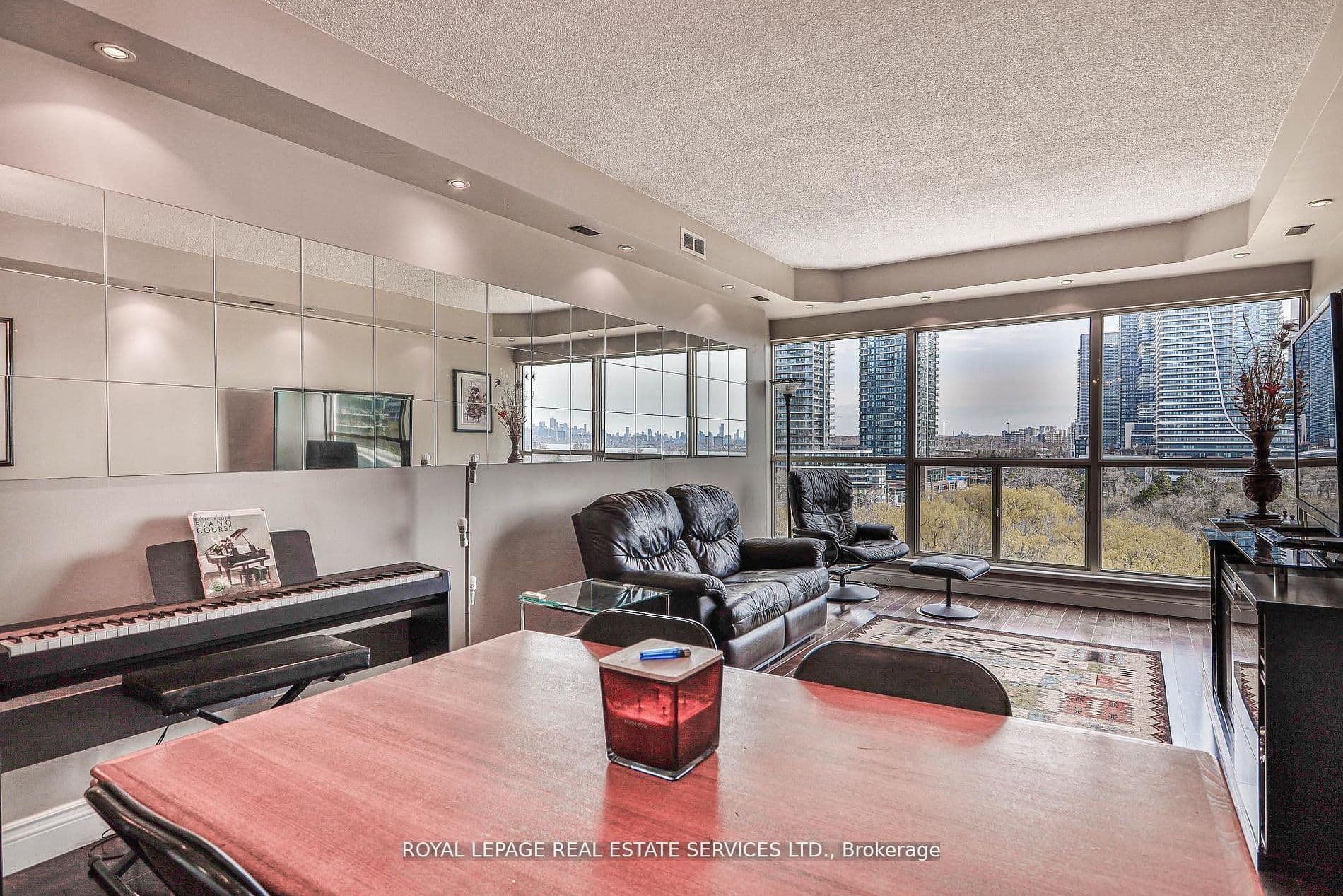 2261 Lake Shore Boulevard W 1010, Toronto, ON M8V 3X2