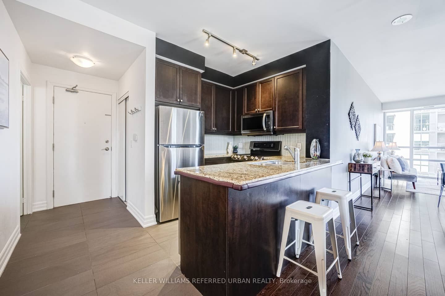 500 St Clair Avenue W 1006, Toronto, ON M6C 1A8