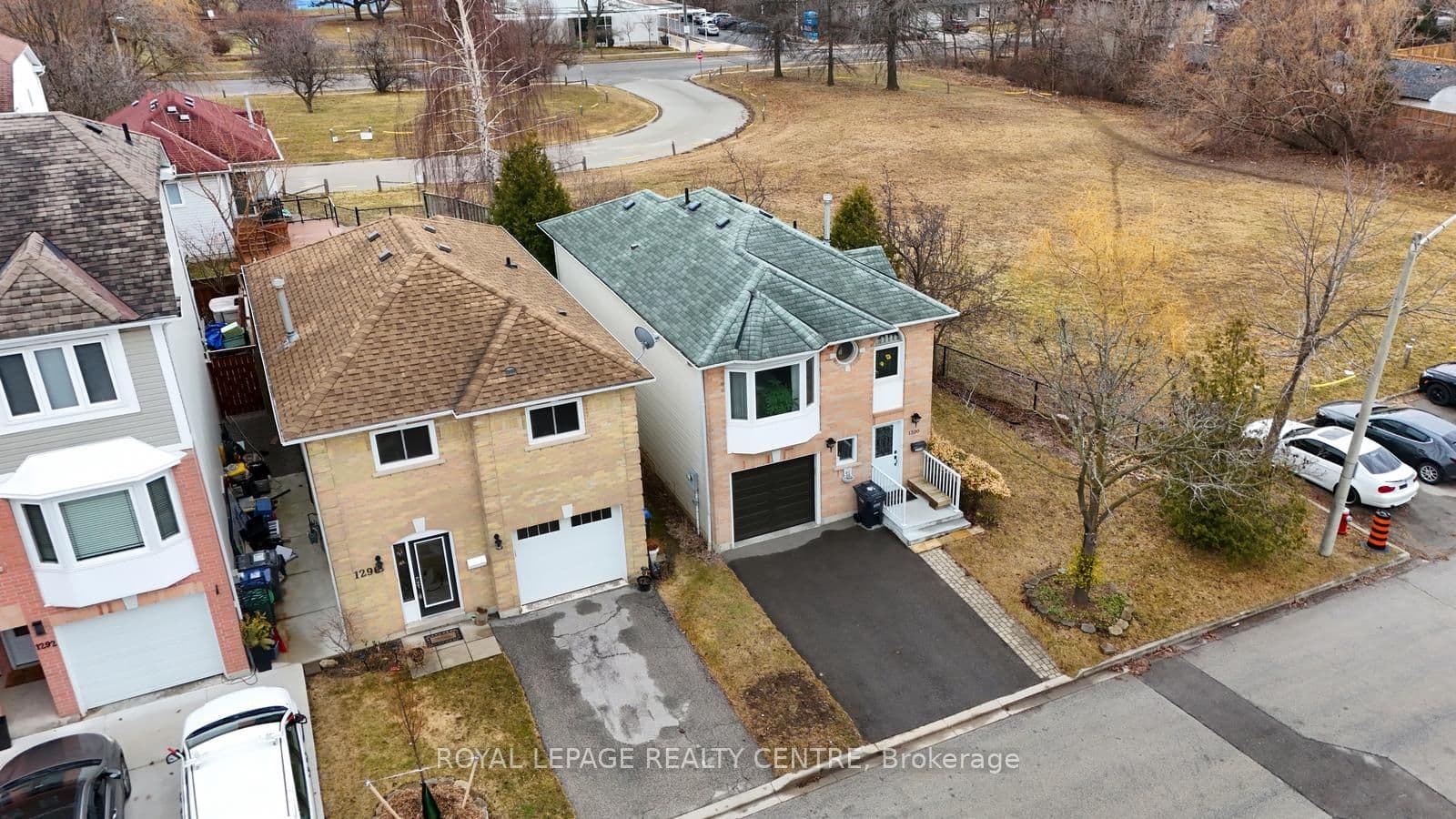 1296 Woodhill Court, Mississauga, ON L5E 3H1