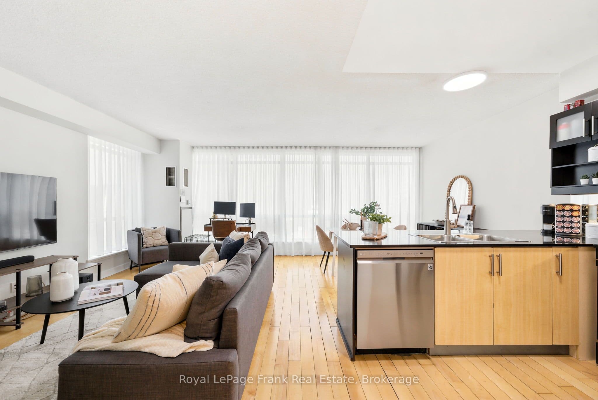 350 Wellington Street W M24, Toronto, ON M5V 3W9