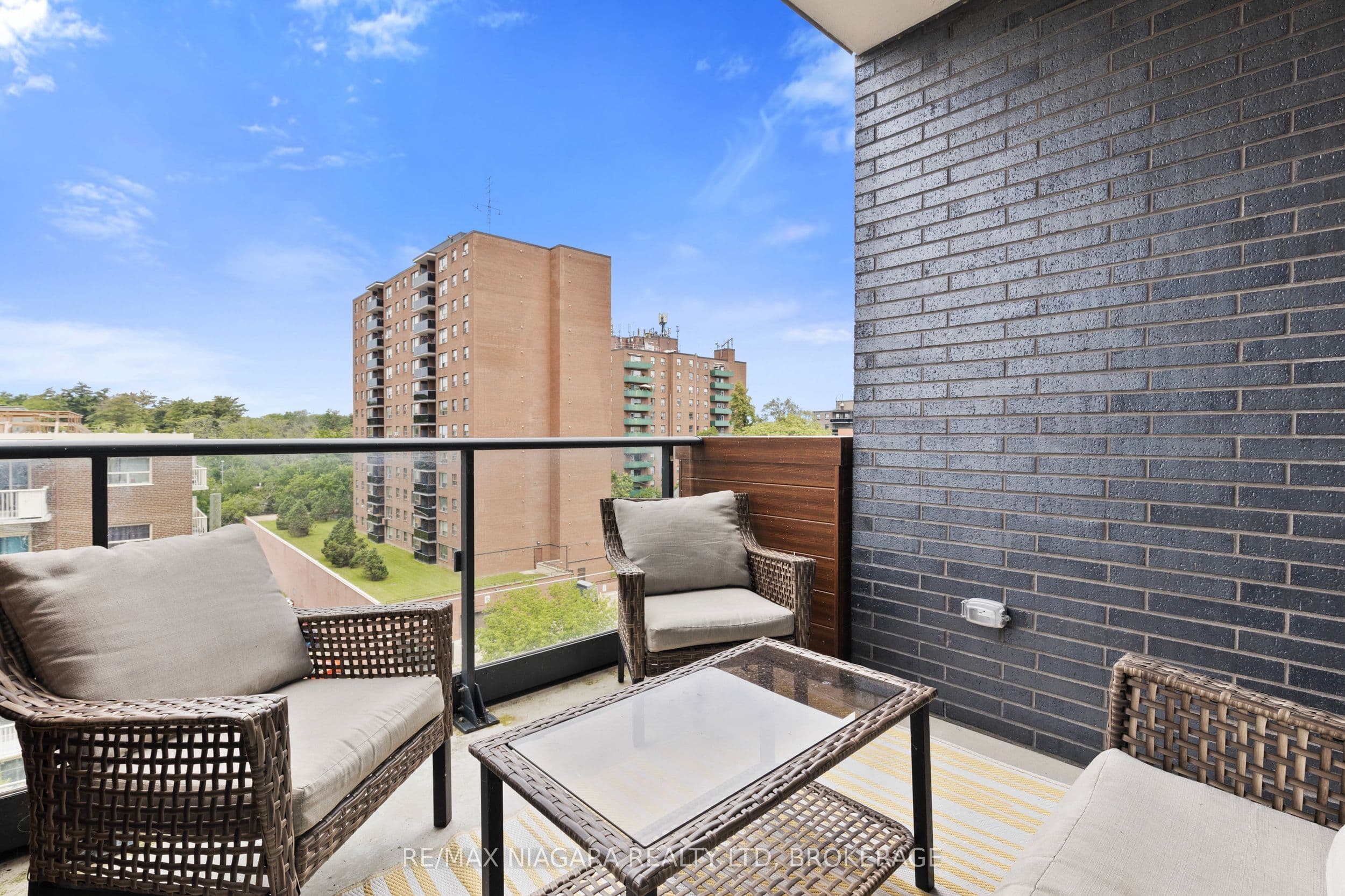21 Park Street E 717, Mississauga, ON L5G 1L7