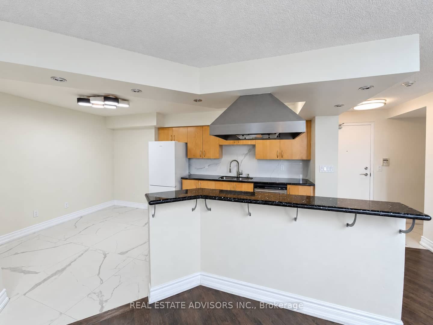 250 Manitoba Street 838, Toronto, ON M8Y 4G8