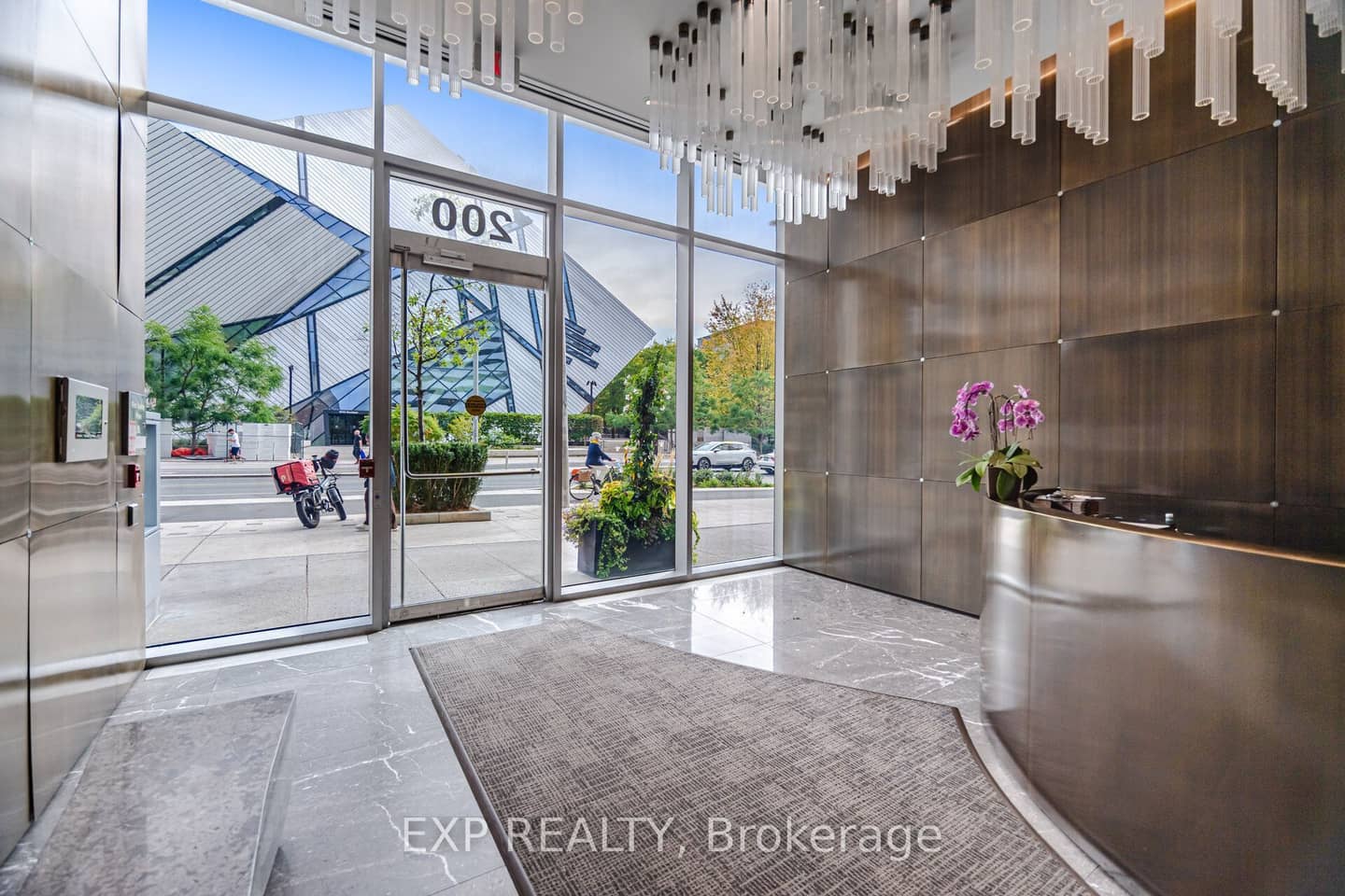 200 Bloor Street W 2505, Toronto, ON M5S 0B1
