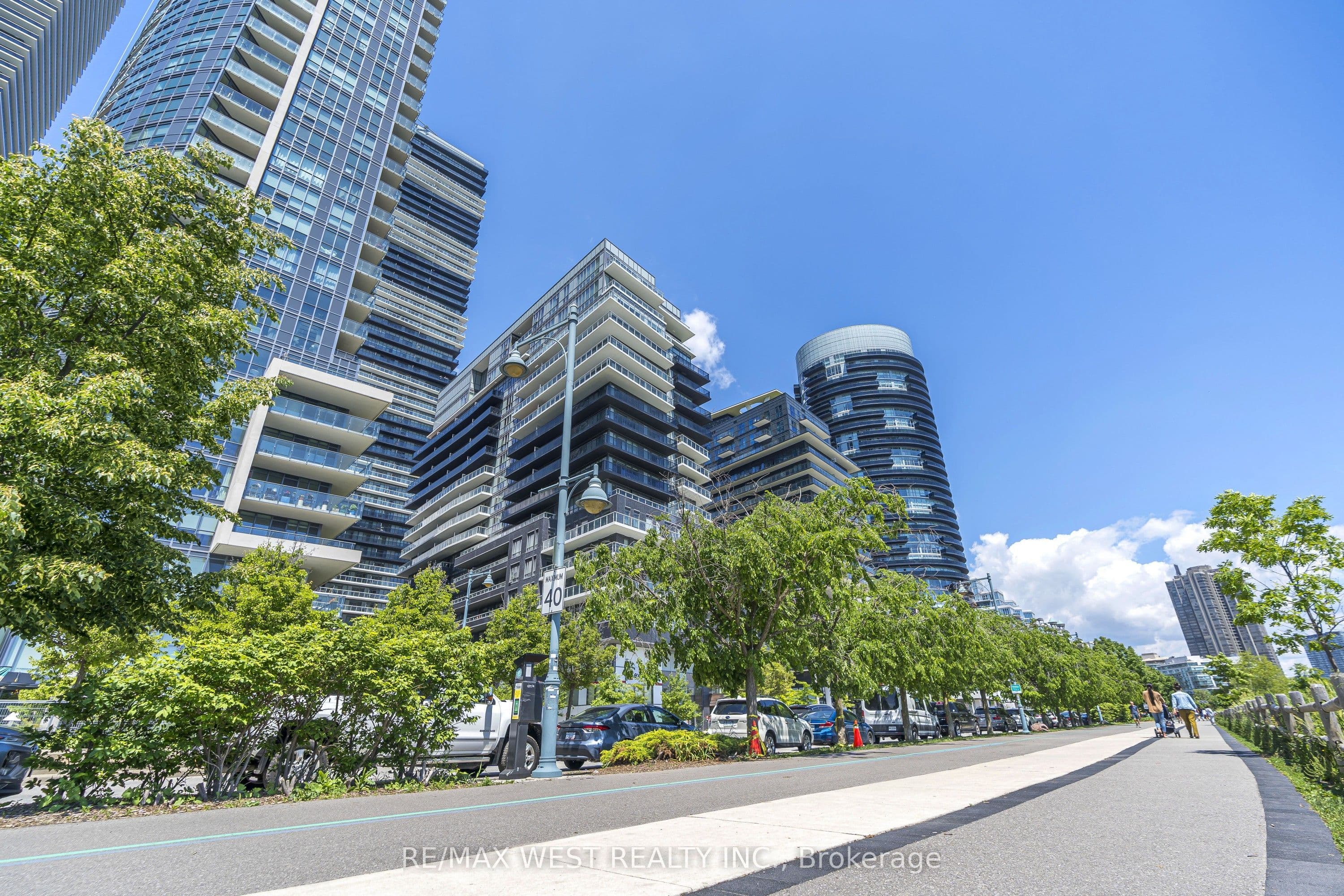 10 Park Lawn Road 1705, Toronto, ON M8Y 3H8