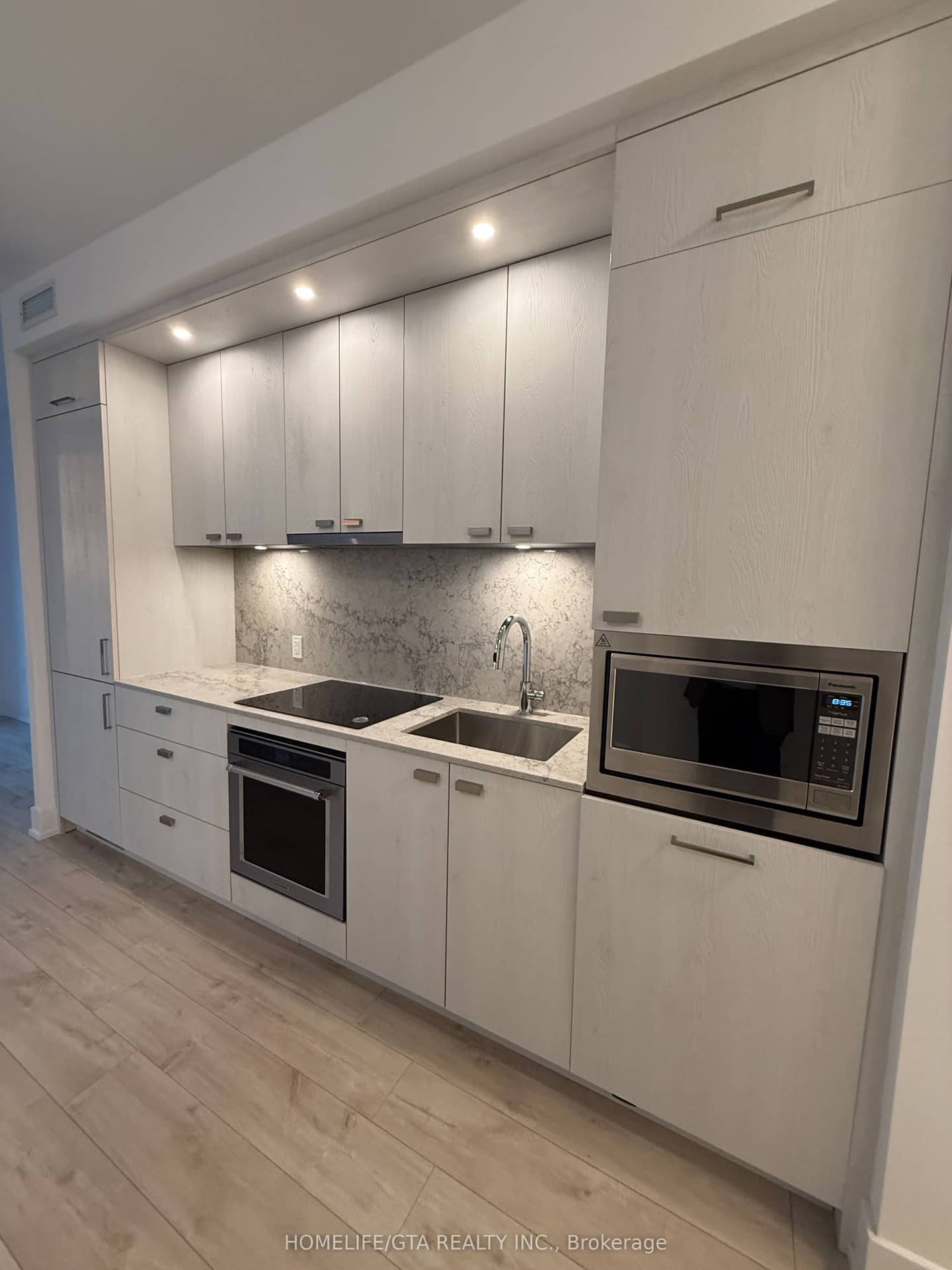 10 Inn On The Park Drive 605, Toronto, ON M3C 0P9
