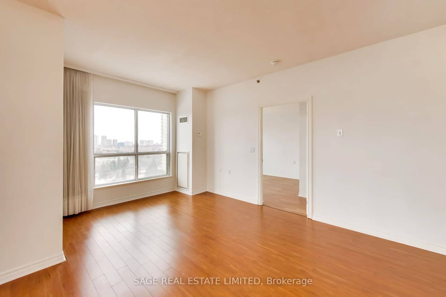 810 Scollard Court 902, Mississauga, ON L5V 0A4