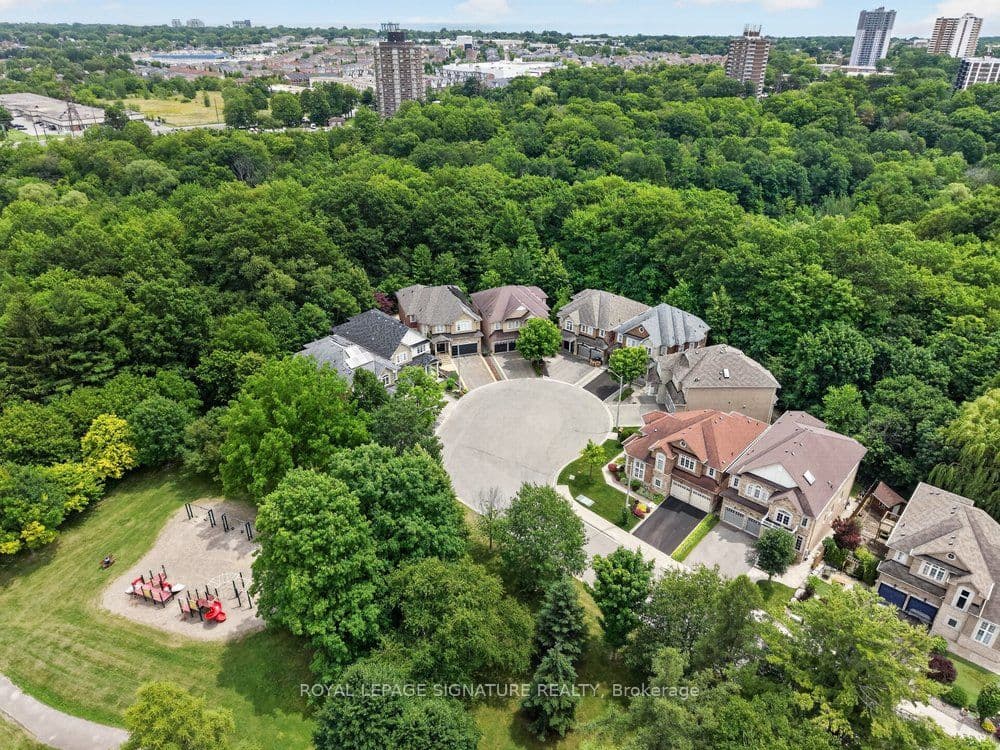 5 Broderick Place, Toronto, ON M1L 0E3