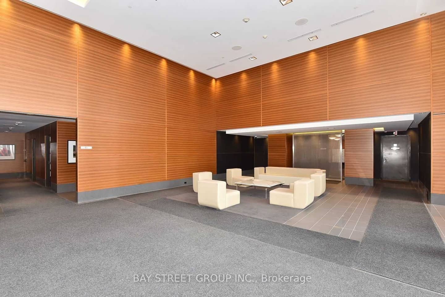 125 Village Green Square 2305, Toronto, ON M1S 0G3
