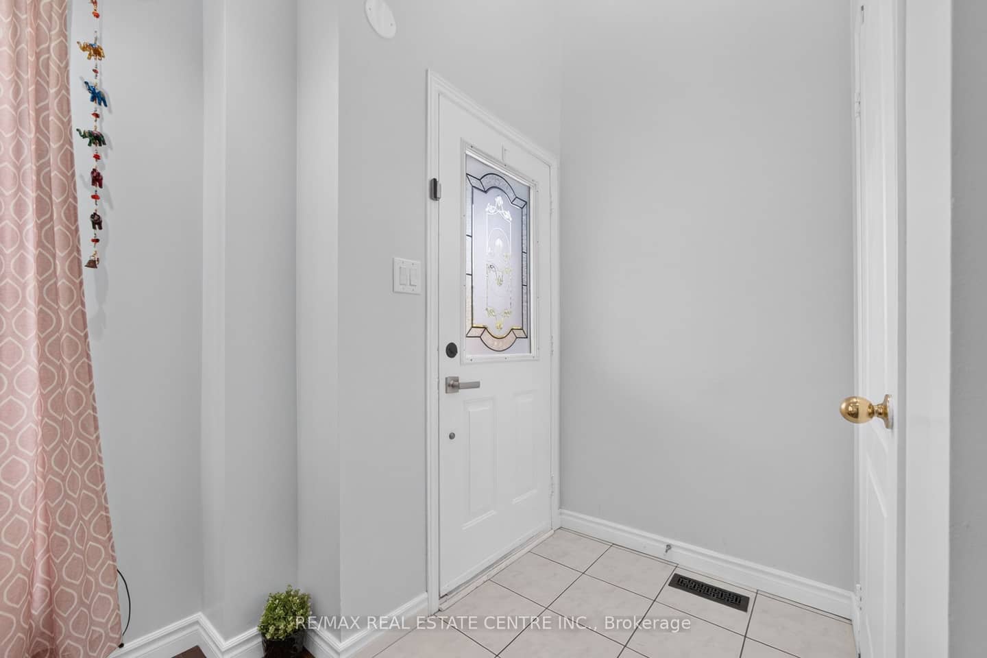 8 Flatlands Way, Brampton, ON L6R 2B5