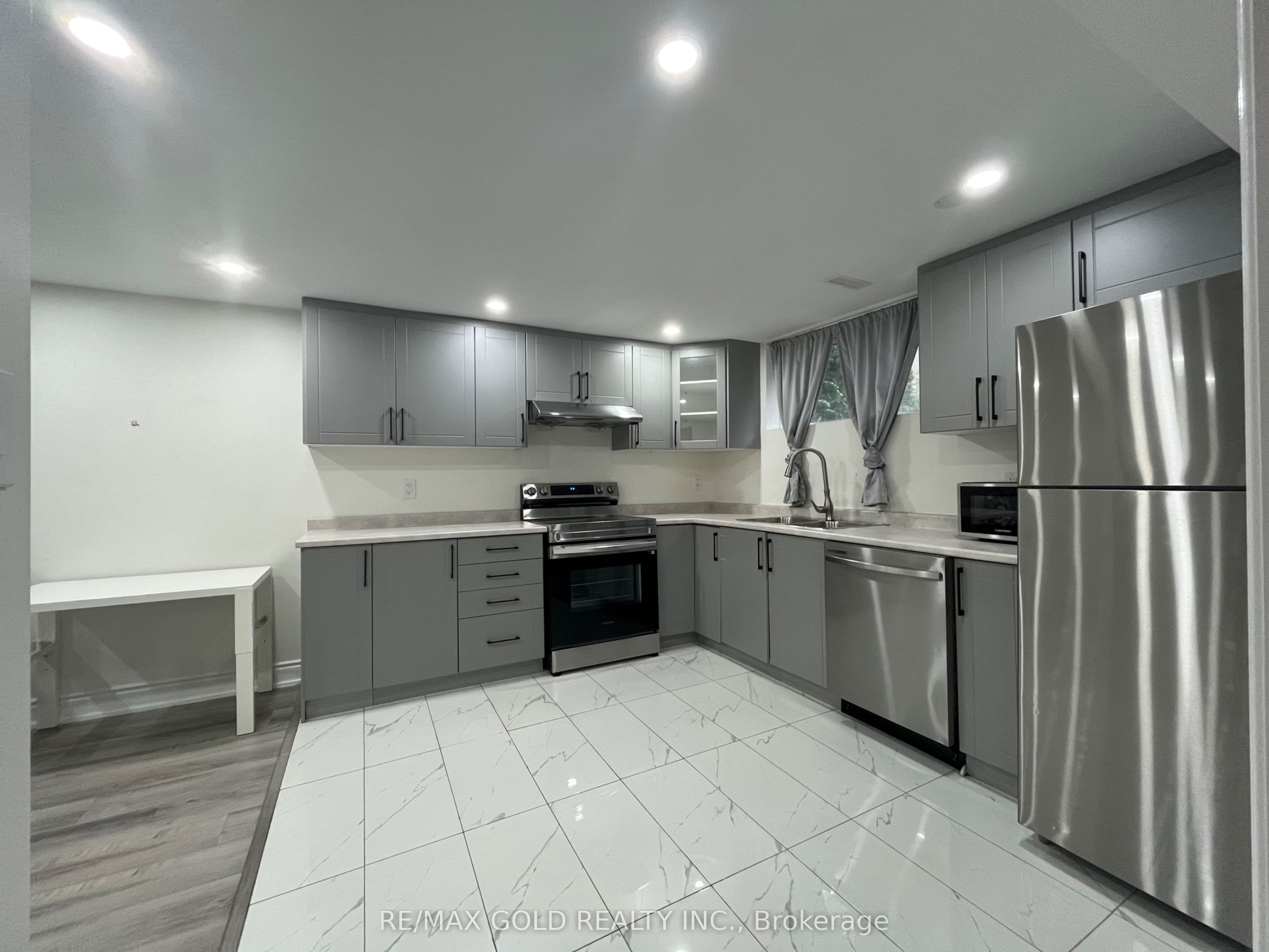 30 Moynes Avenue, Toronto, ON M8Y 3B8
