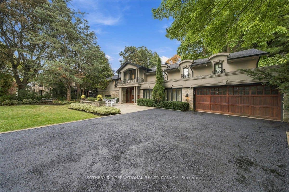 520 Arrowhead Road, Mississauga, ON L5H 1V6