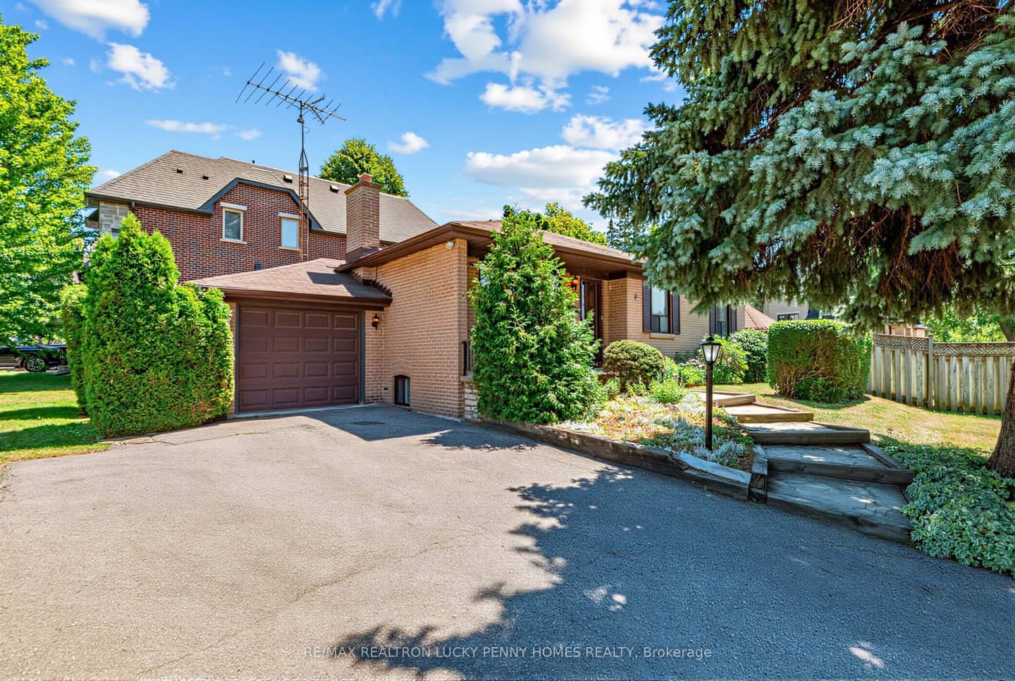 19 Abercorn Road, Markham, ON L3P 1V5