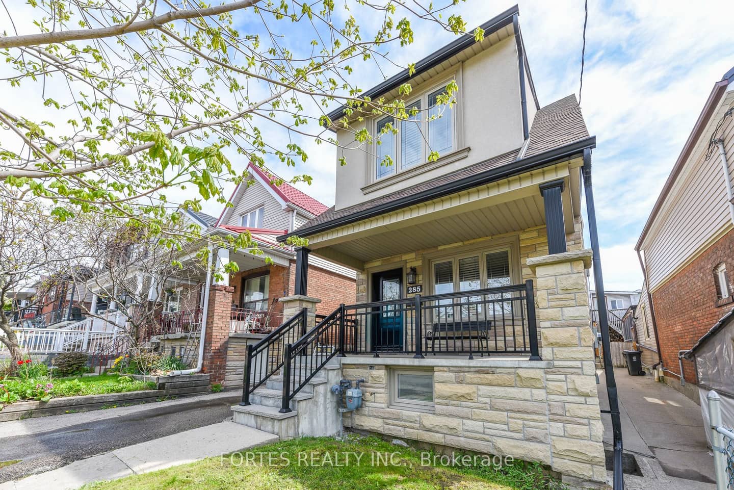 285 Gilbert Avenue, Toronto, ON M6E 4W8