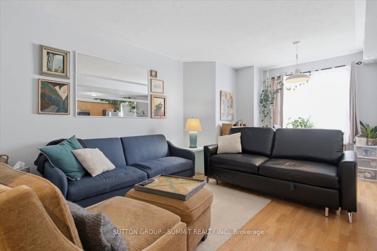 25 Strangford Lane 201, Toronto, ON M1L 0E5
