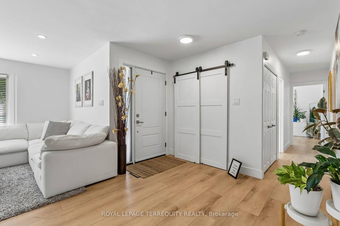 2 Richbourne Court, Toronto, ON M1T 1T6
