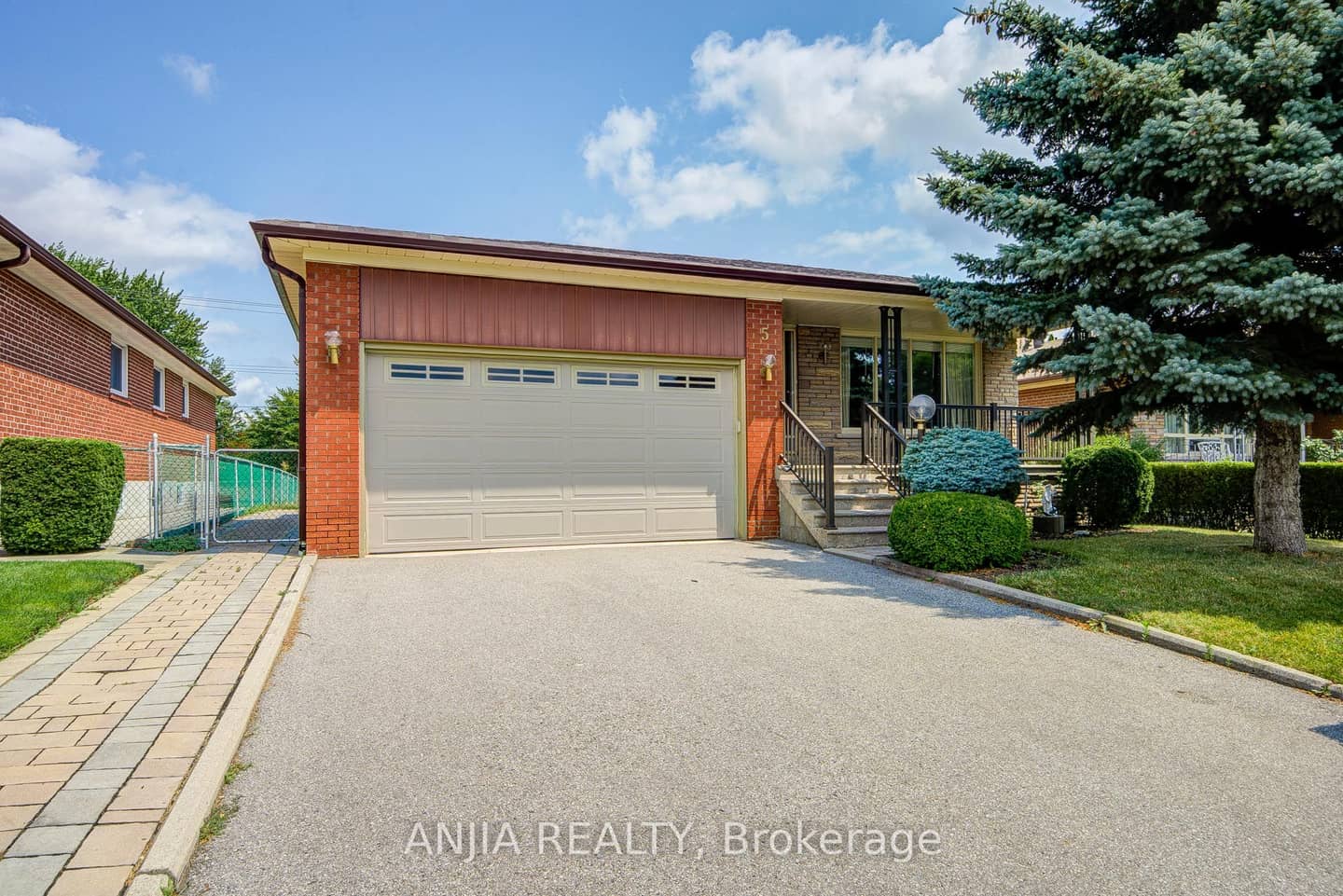 5 Brantford Drive, Toronto, ON M1W 1E2