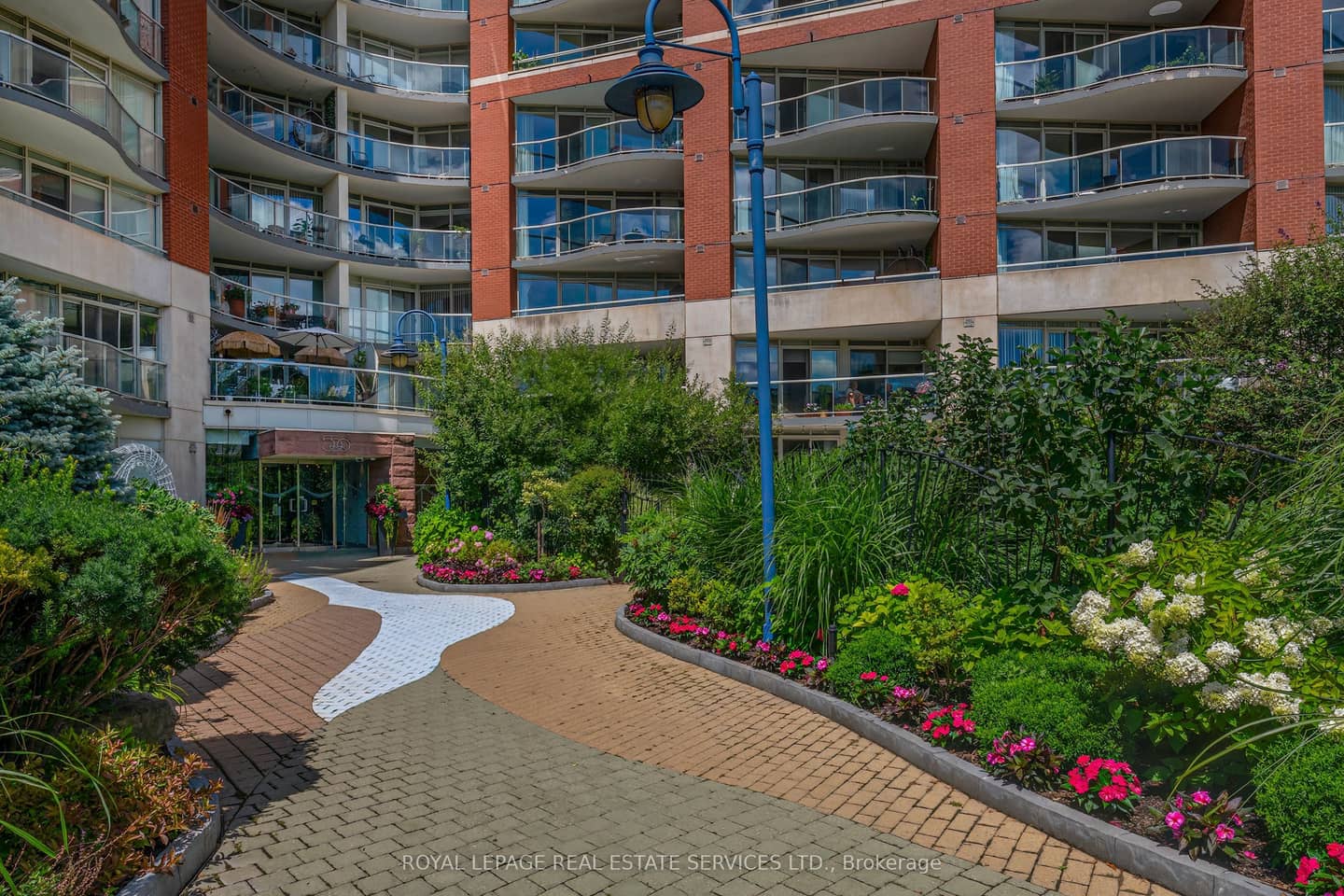 550 Queens Quay W 707, Toronto, ON M5V 3M8