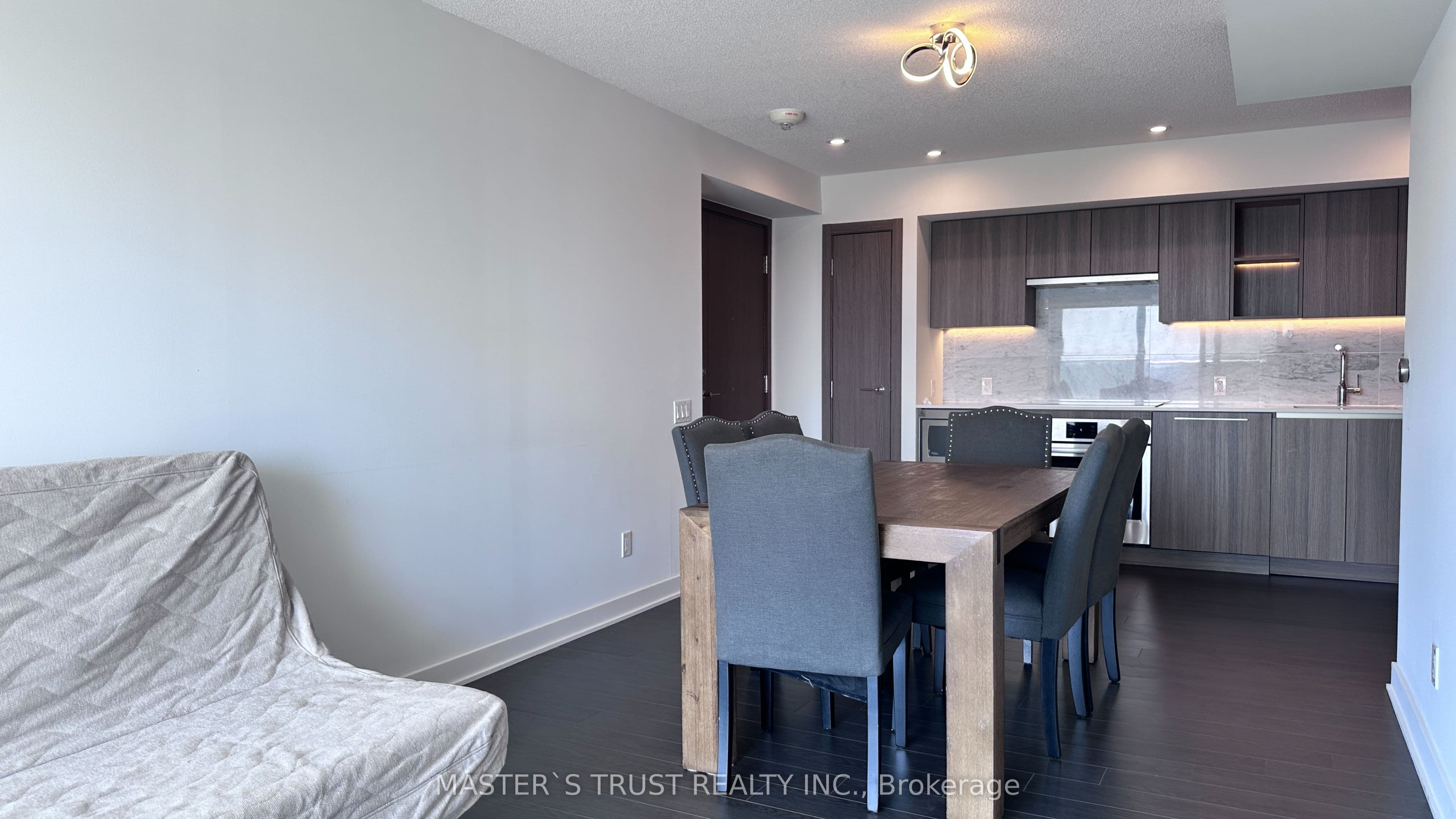 17 Bathurst Street 1715, Toronto, ON M5V 0N1
