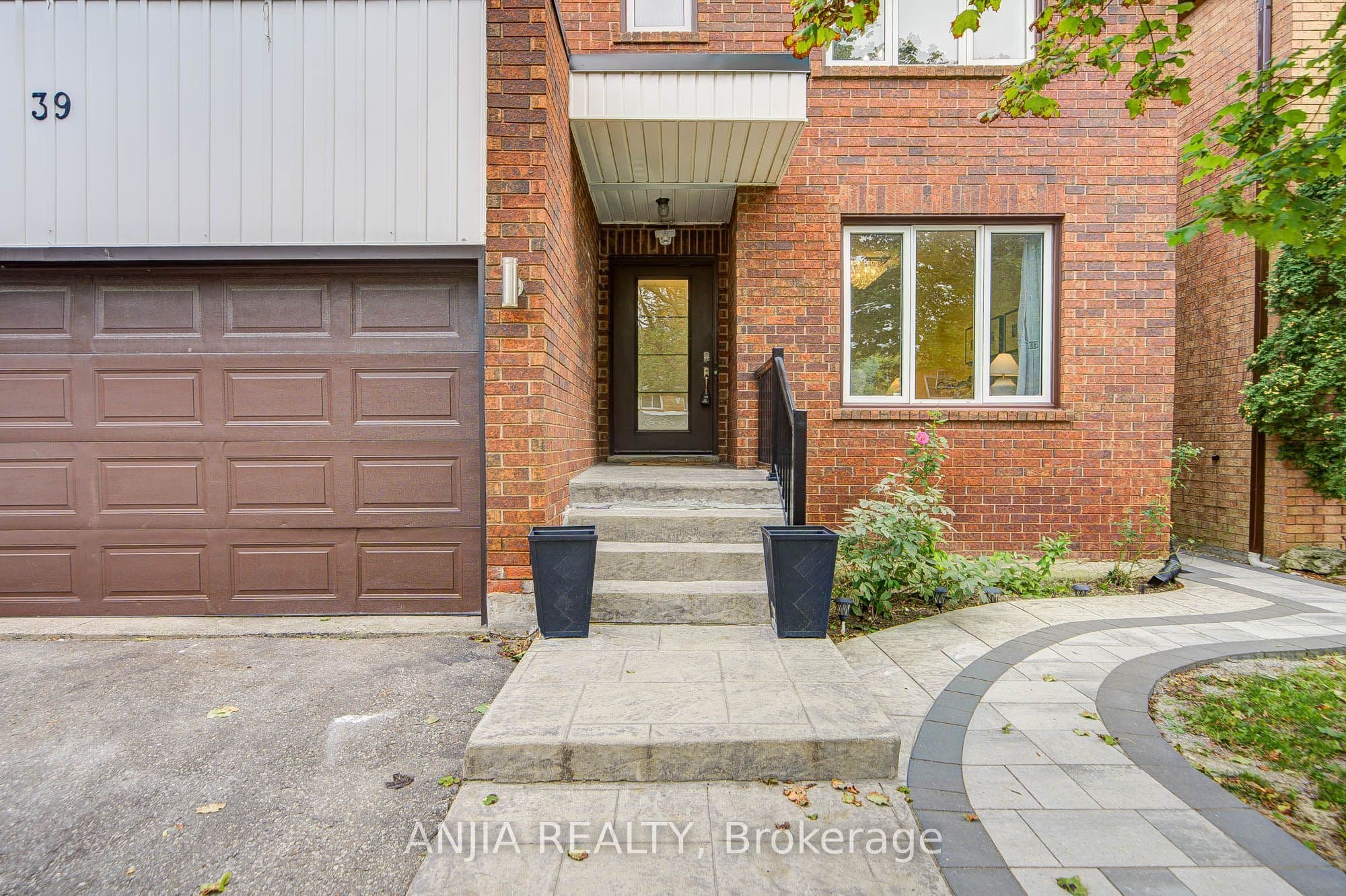 39 Millcroft Way, Vaughan, ON L4J 6P2
