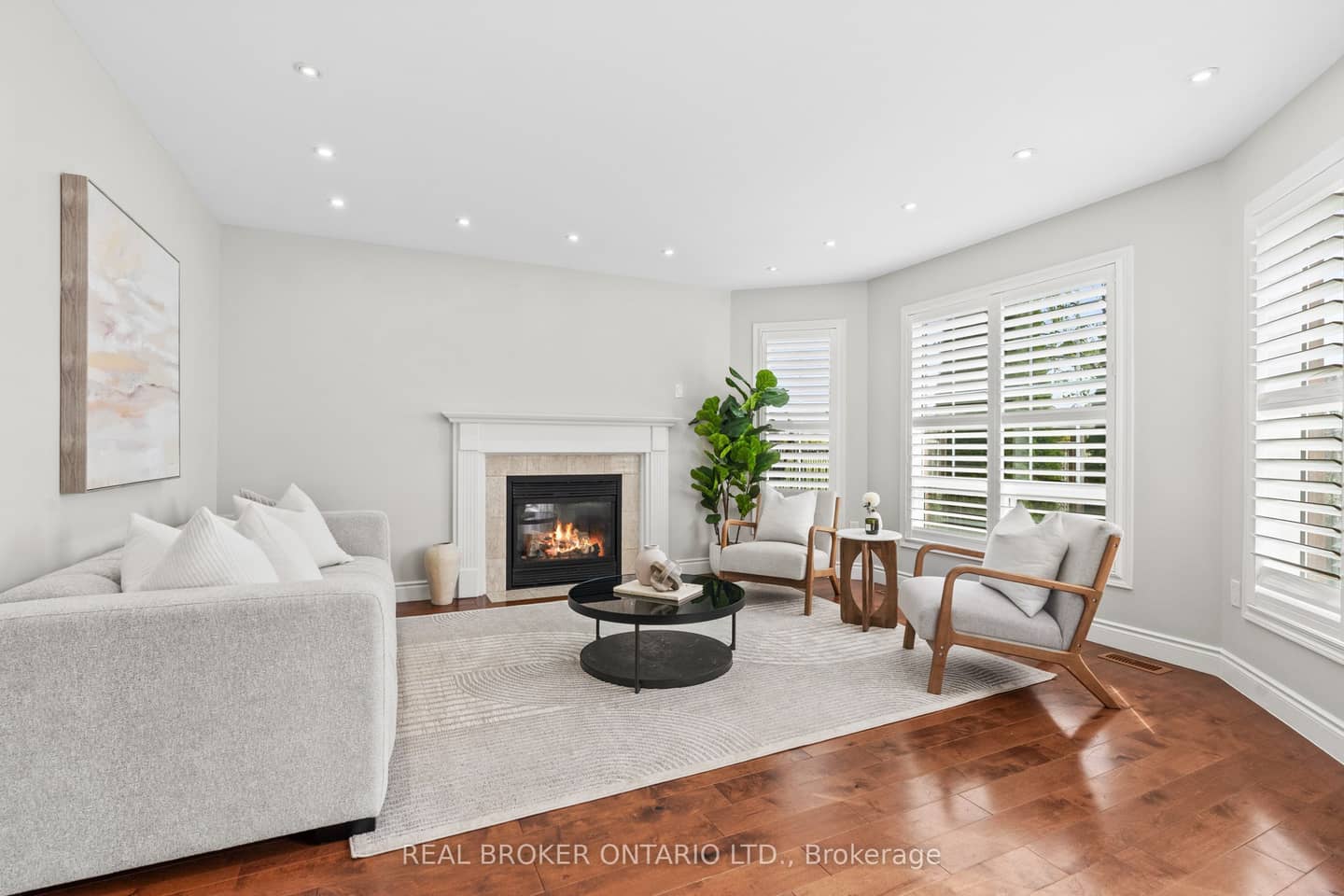 2349 Falkland Crescent, Oakville, ON L6M 4Y1
