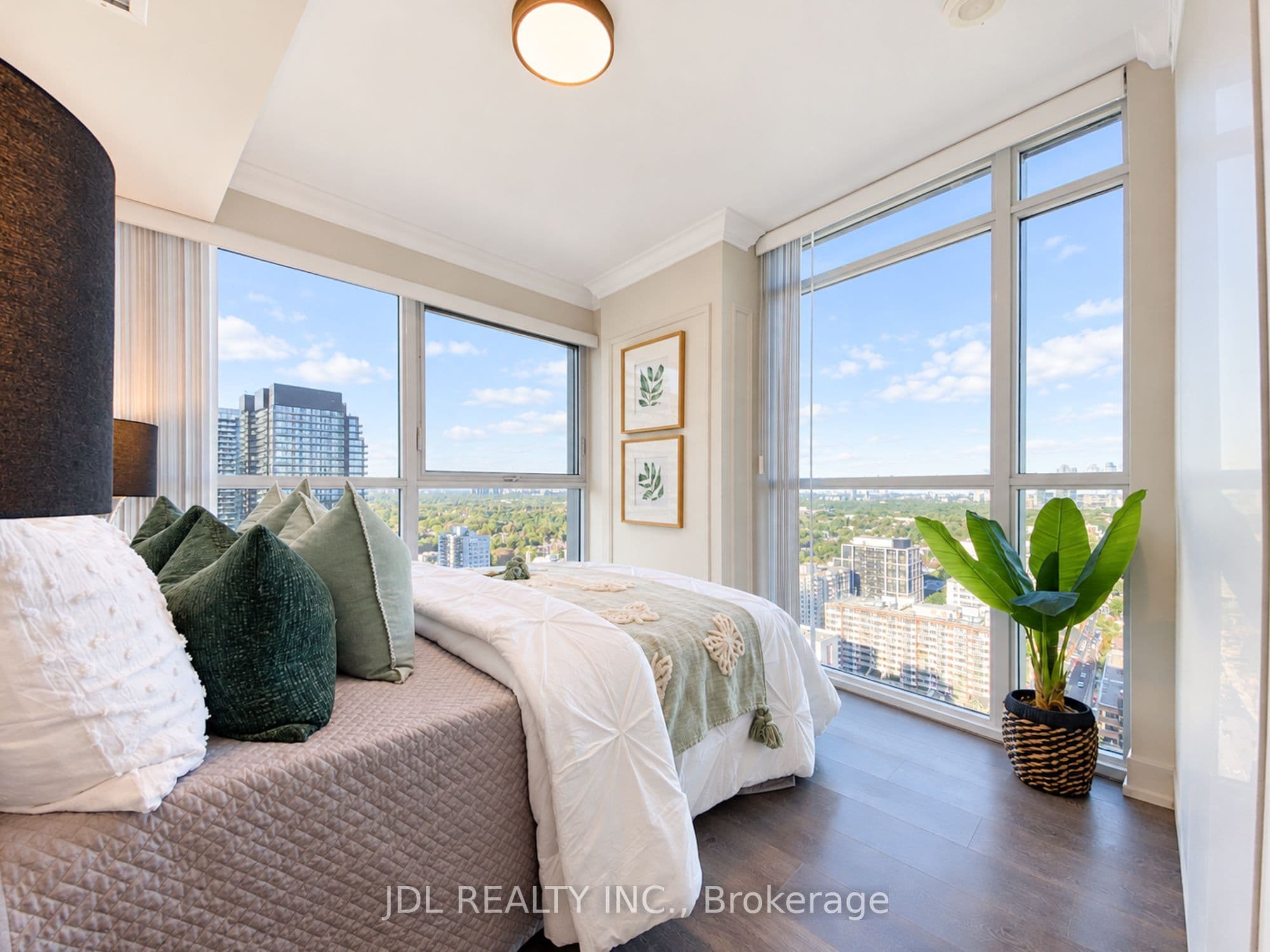 125 Redpath Avenue 2801, Toronto, ON M4S 0B5