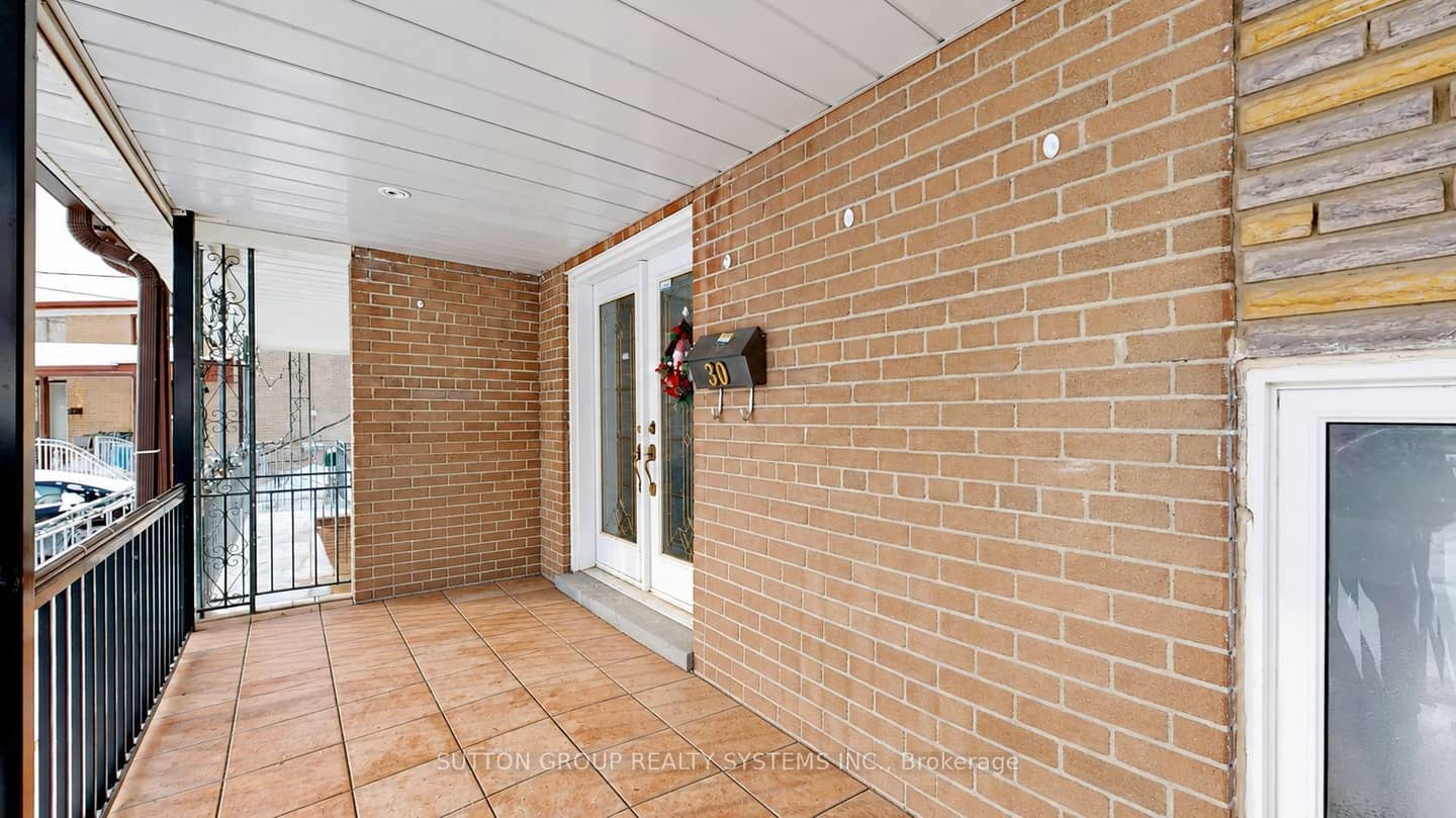 30 Coronado Court, Toronto, ON M9M 1S7