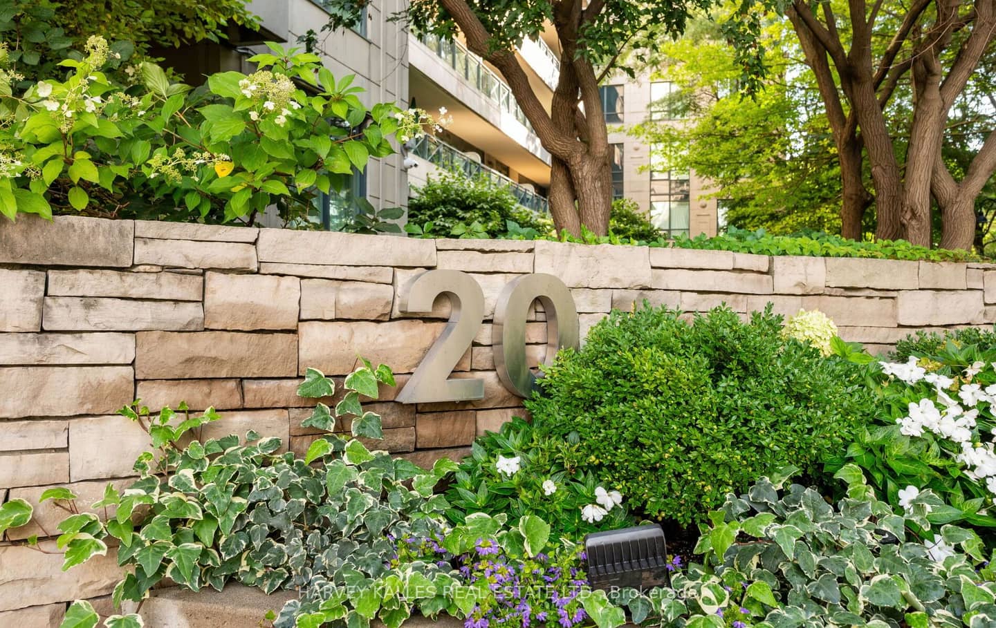 20 Scrivener Square 418, Toronto, ON M4W 3X9