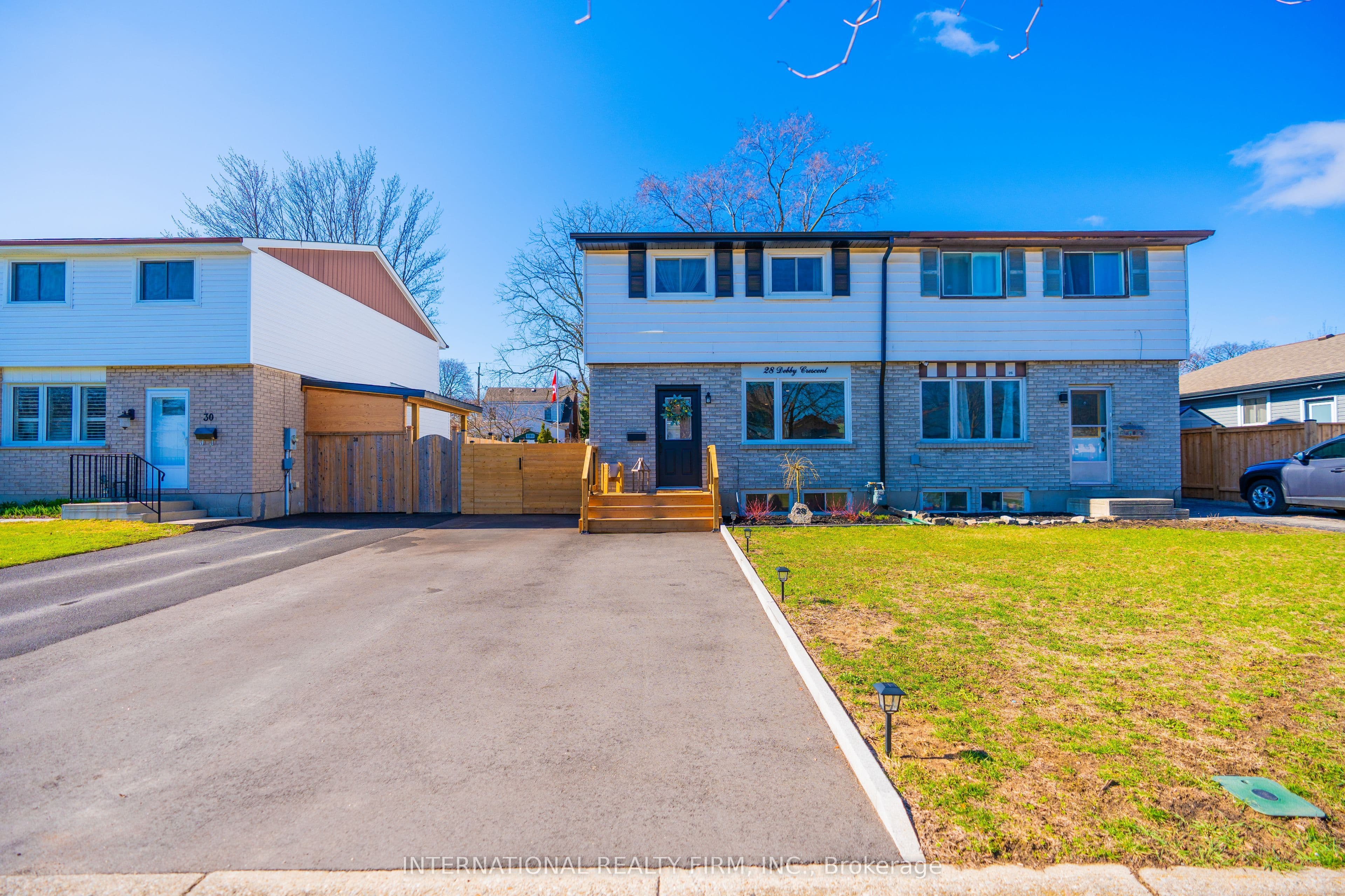 28 Debby Crescent, Brantford, ON N3R 7A4