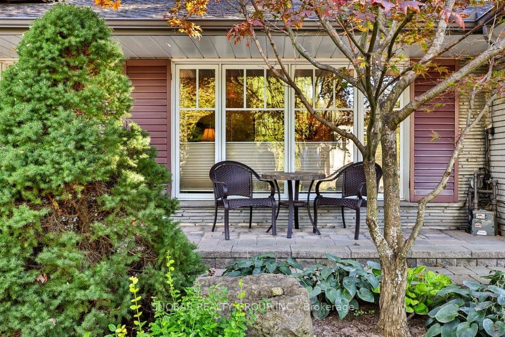 1302 Greenoaks Drive, Mississauga, ON L5J 3A5