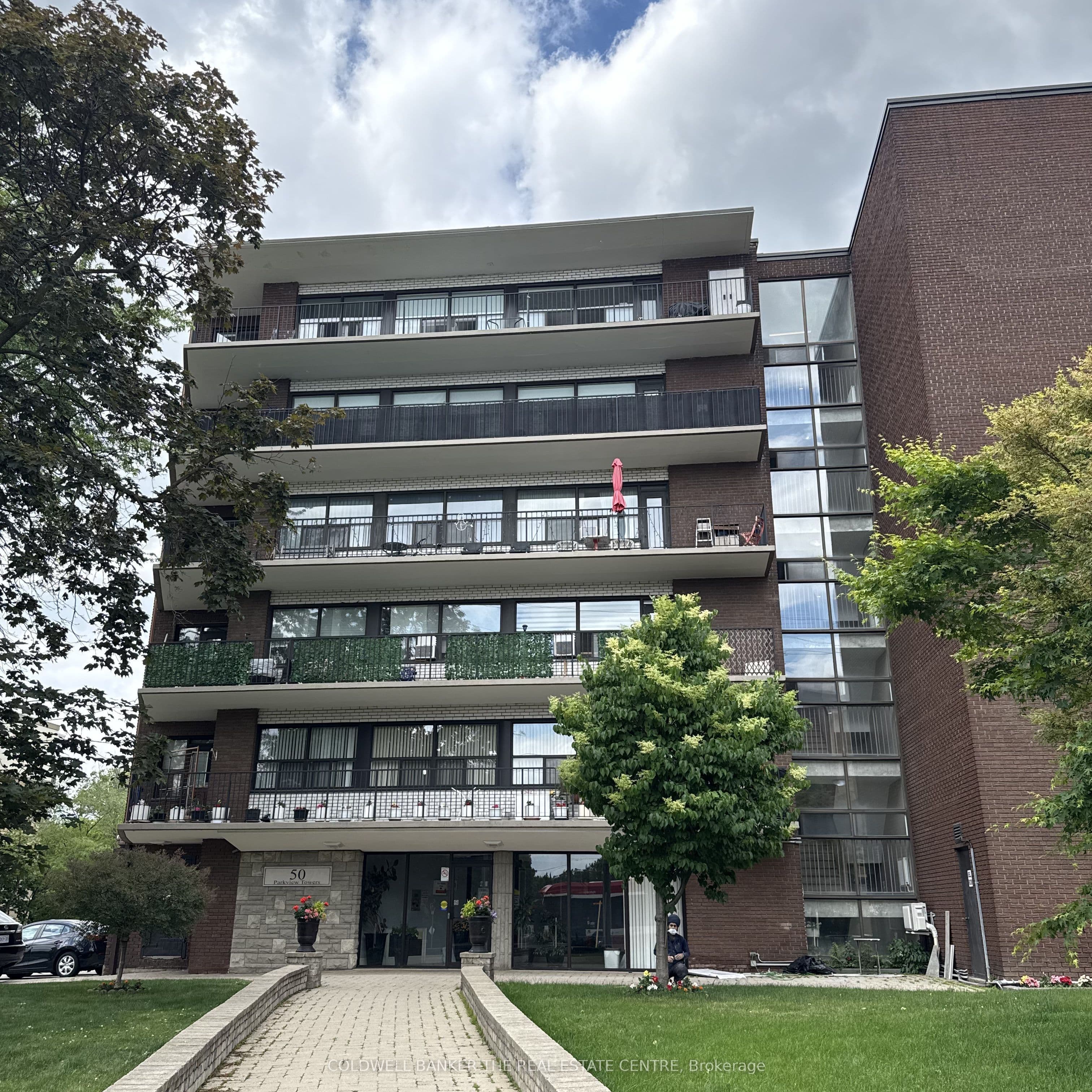 50 Gulliver Road 208, Toronto, ON M6M 2N2