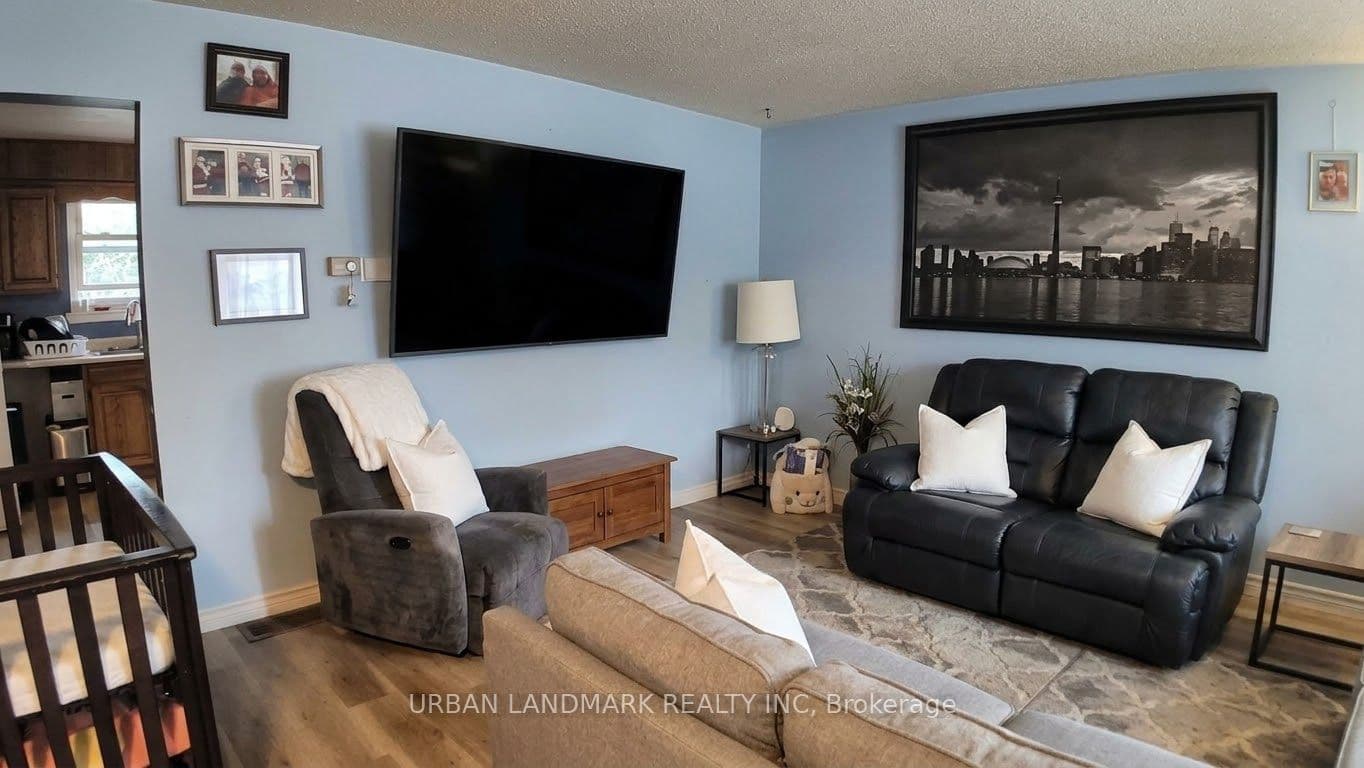 329 Durham Court, Oshawa, ON L1J 1W8