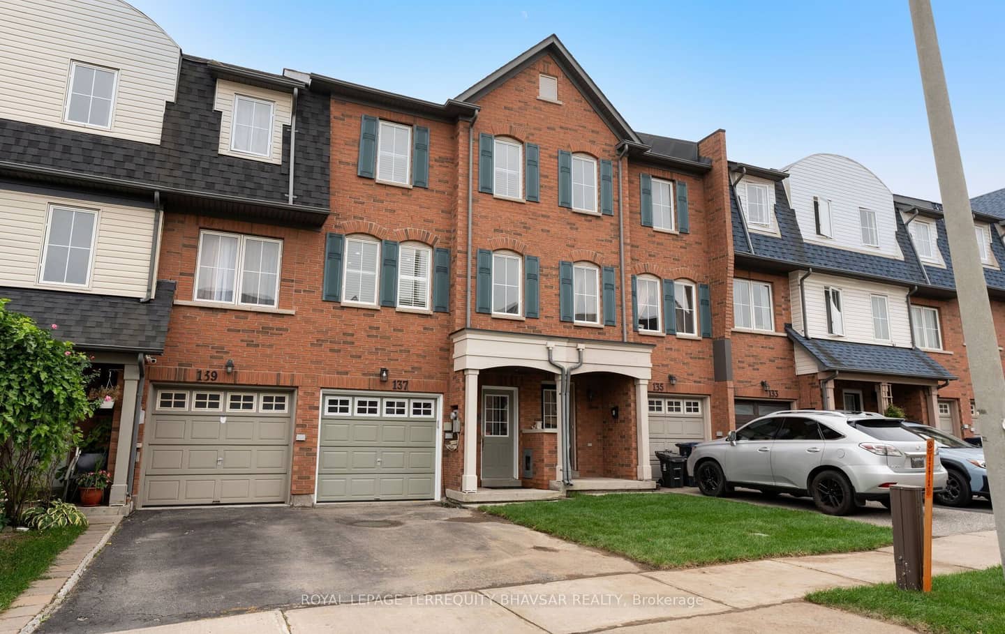 137 Mike Myers Drive, Toronto, ON M1P 5G4