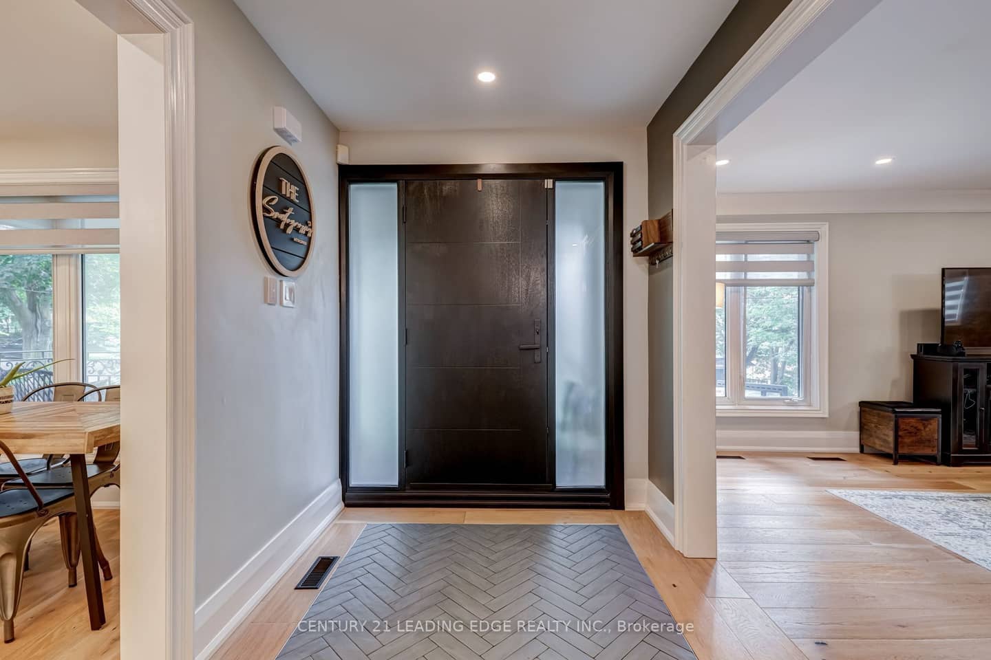5 Mountbatten Road, Toronto, ON M9P 1Y8