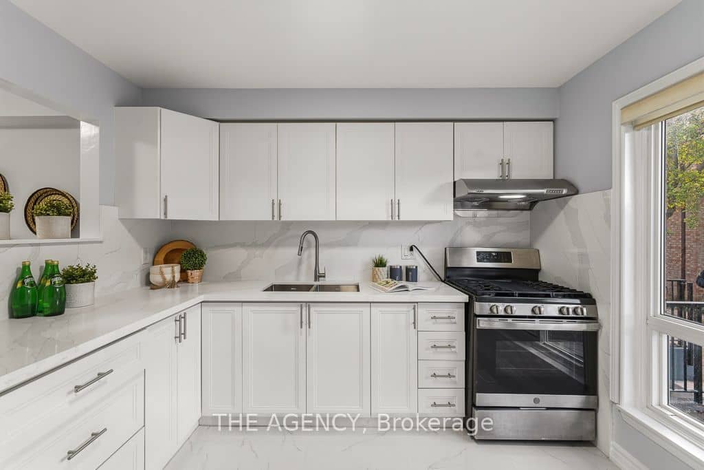 1 Wootten Way S 32, Markham, ON L3P 3H7