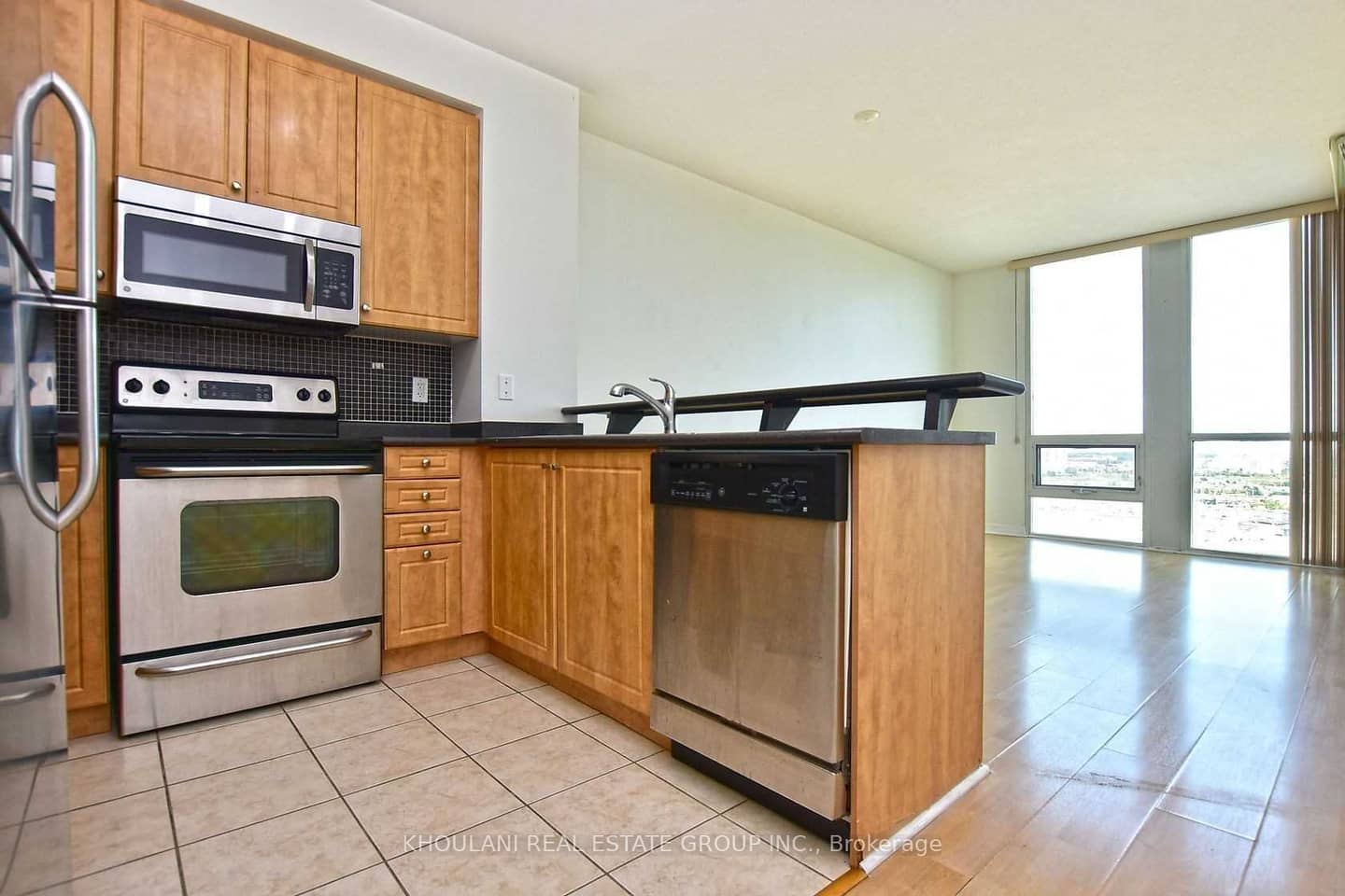 220 Burnhamthorpe Road 2201, Mississauga, ON L5B 4N4