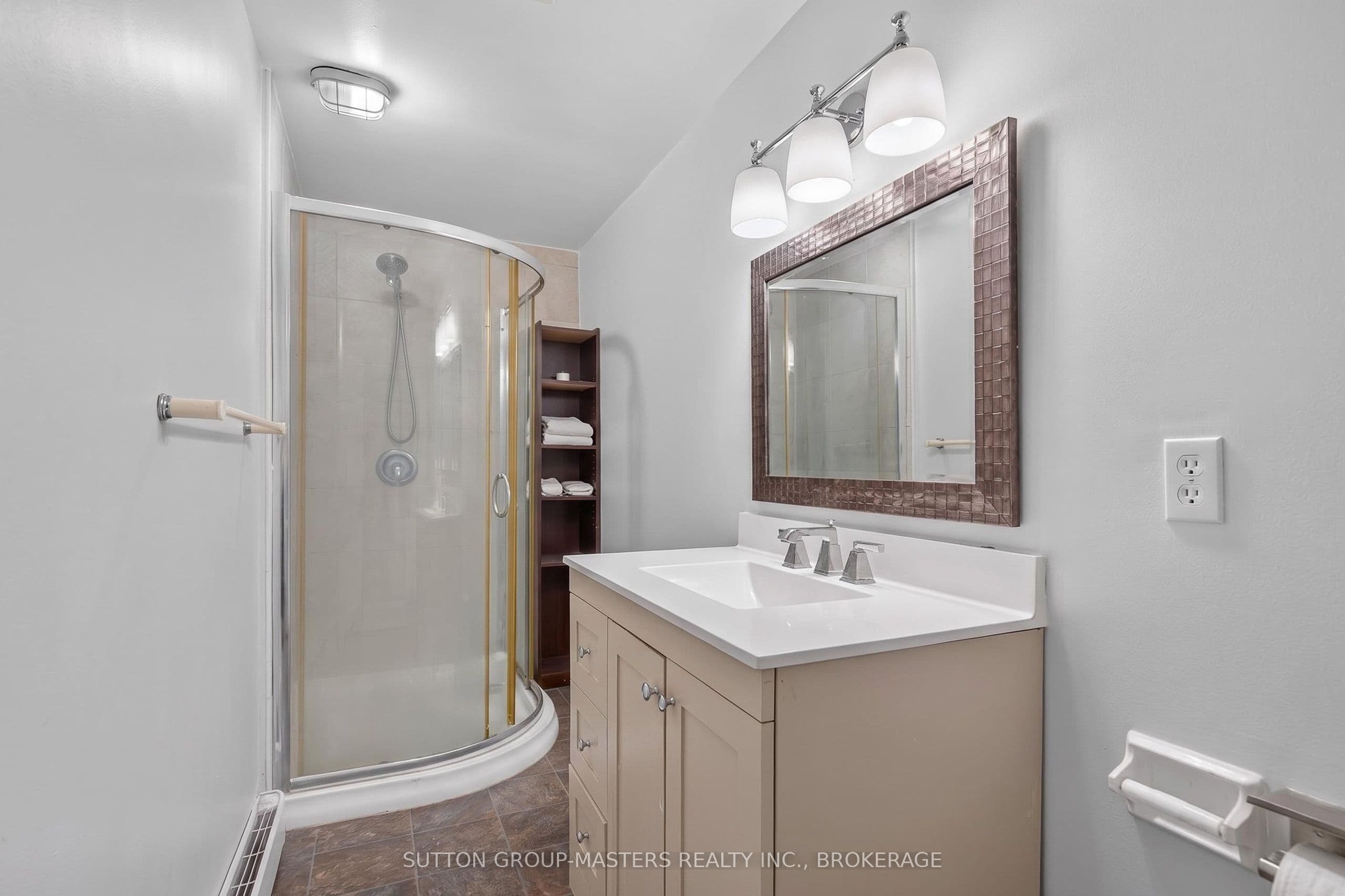 380 Barrie Street, Kingston, ON K7K 3T4